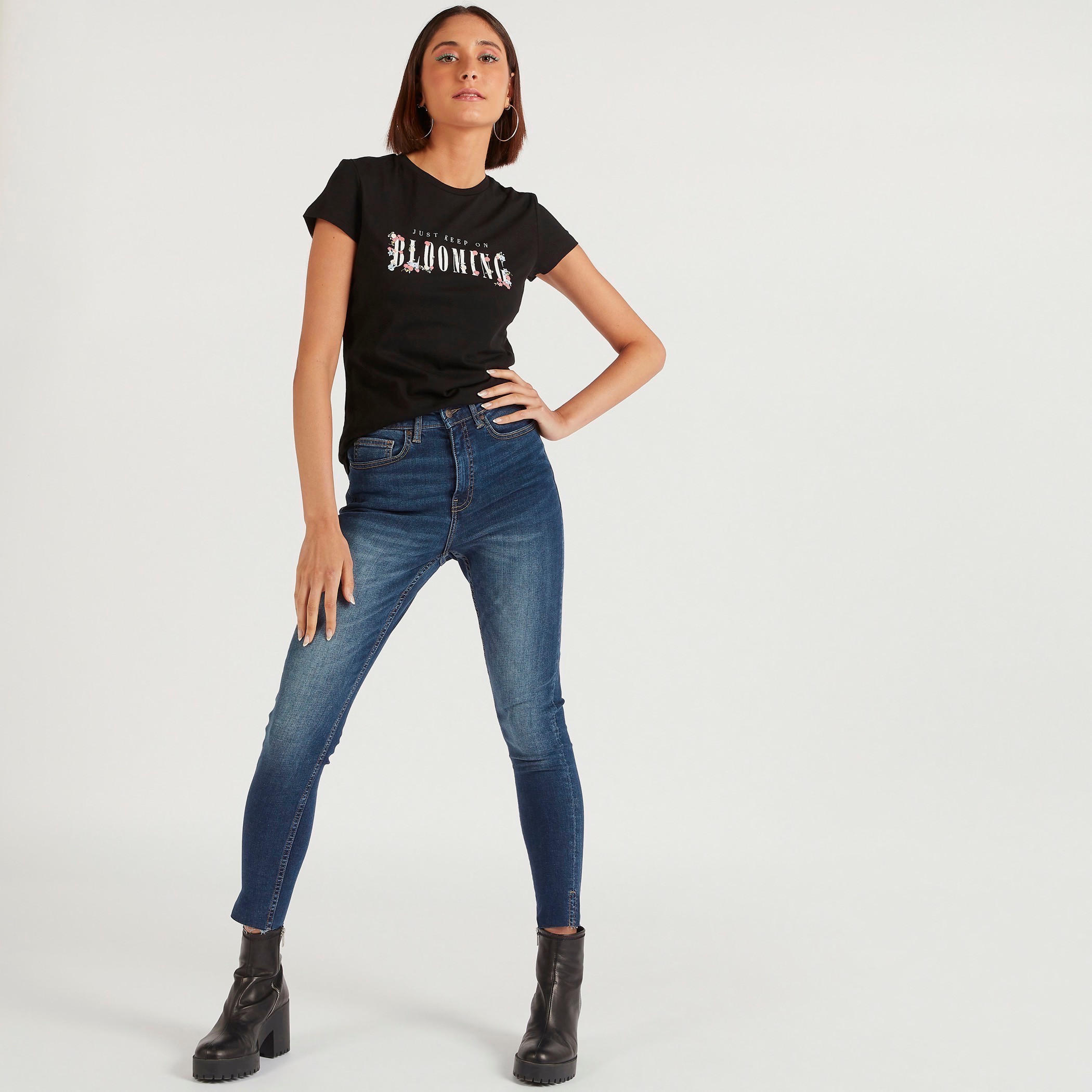 تيشيرت بياقة ضيقة وأكمام كاب وطبعات-women-clothing-tshirts-image-3