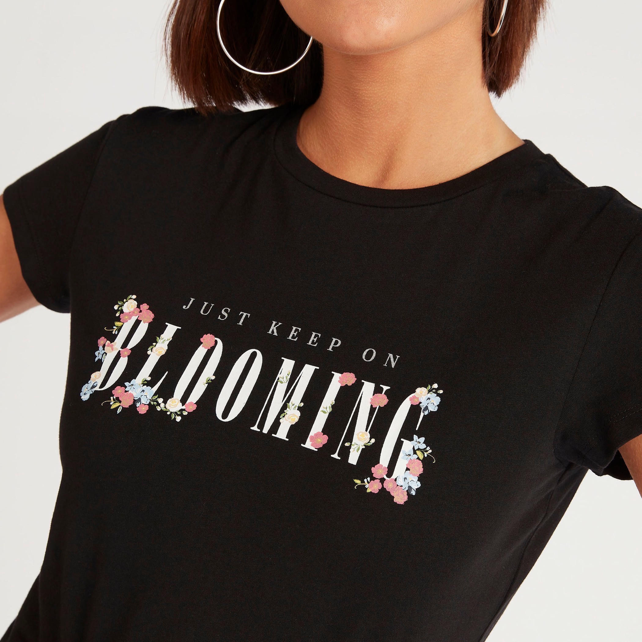 تيشيرت بياقة ضيقة وأكمام كاب وطبعات-women-clothing-tshirts-image-2