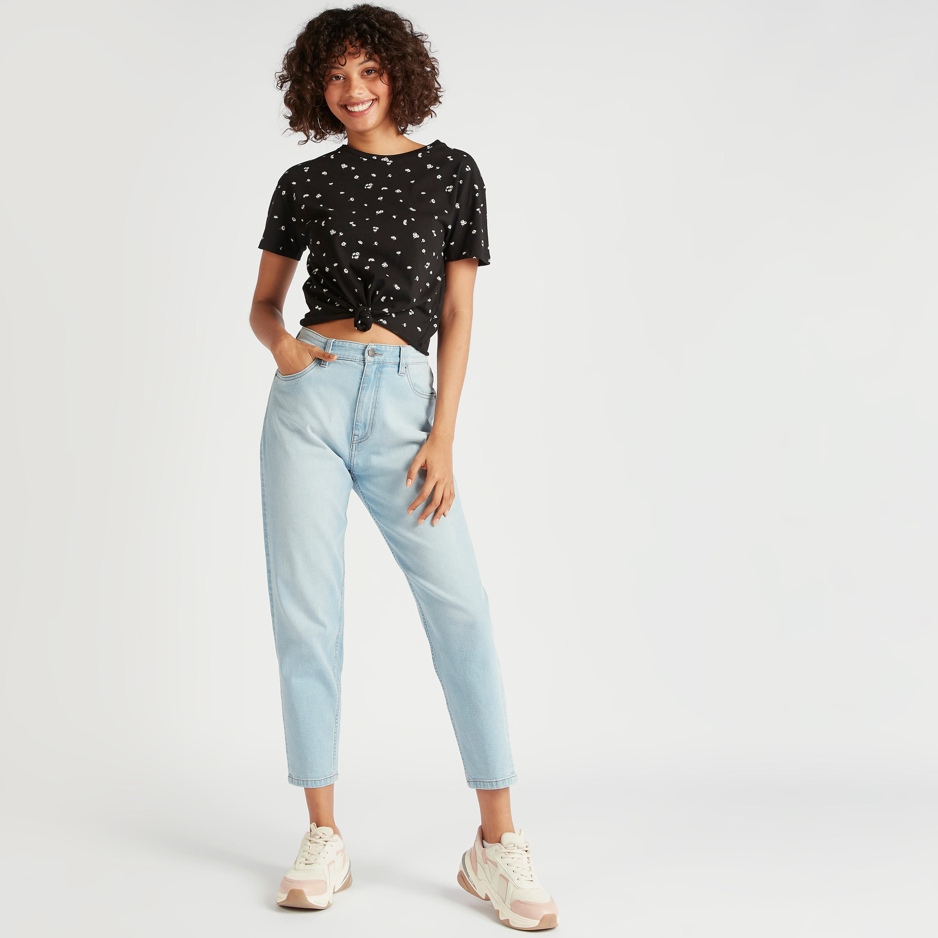 تيشيرت بياقة ضيقة مع تفاصيل عقدة وطبعات زهرية-women-clothing-tshirts-image-2
