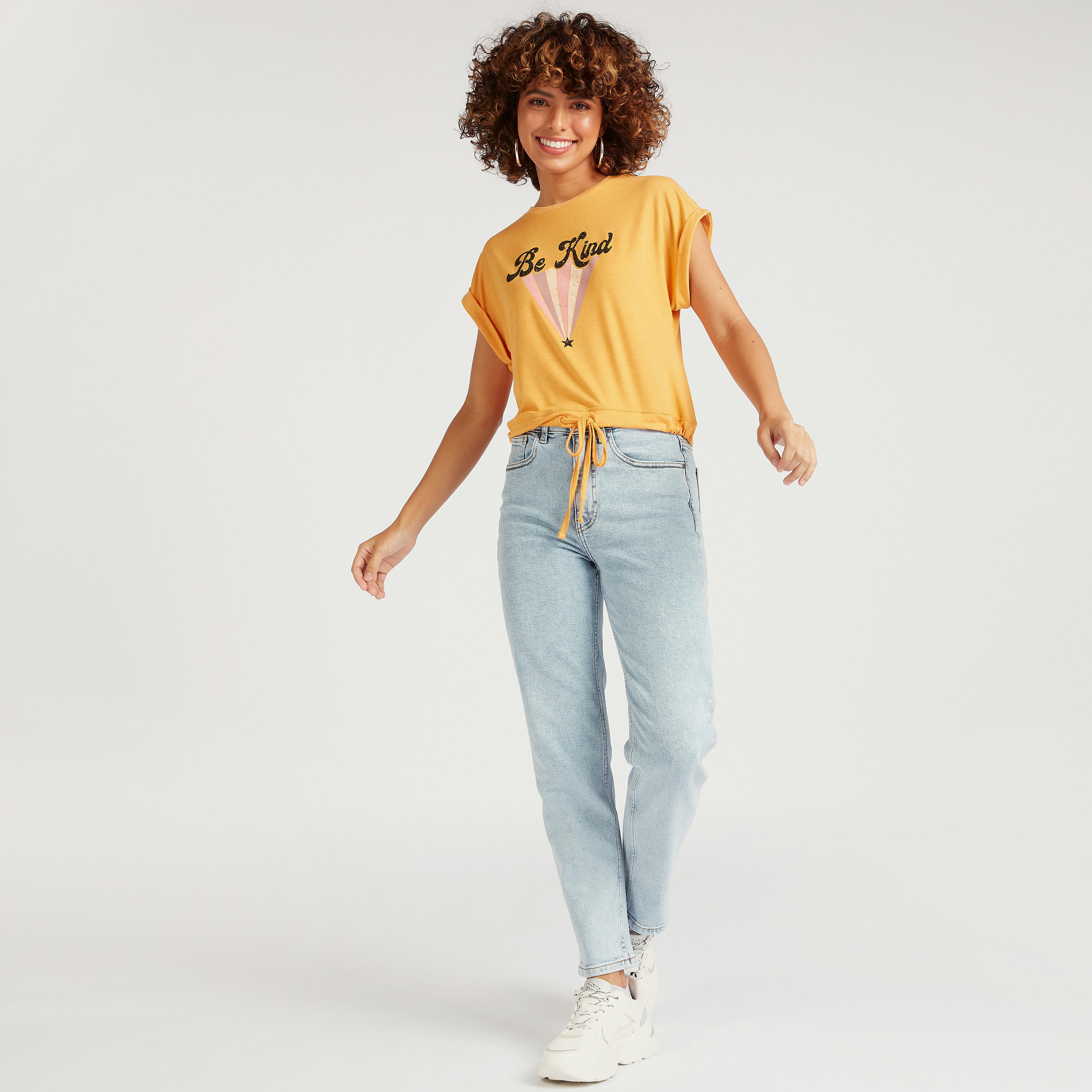 تيشيرت بياقة ضيّقة وأكمام كاب وطبعات-women-clothing-tshirts-image-4
