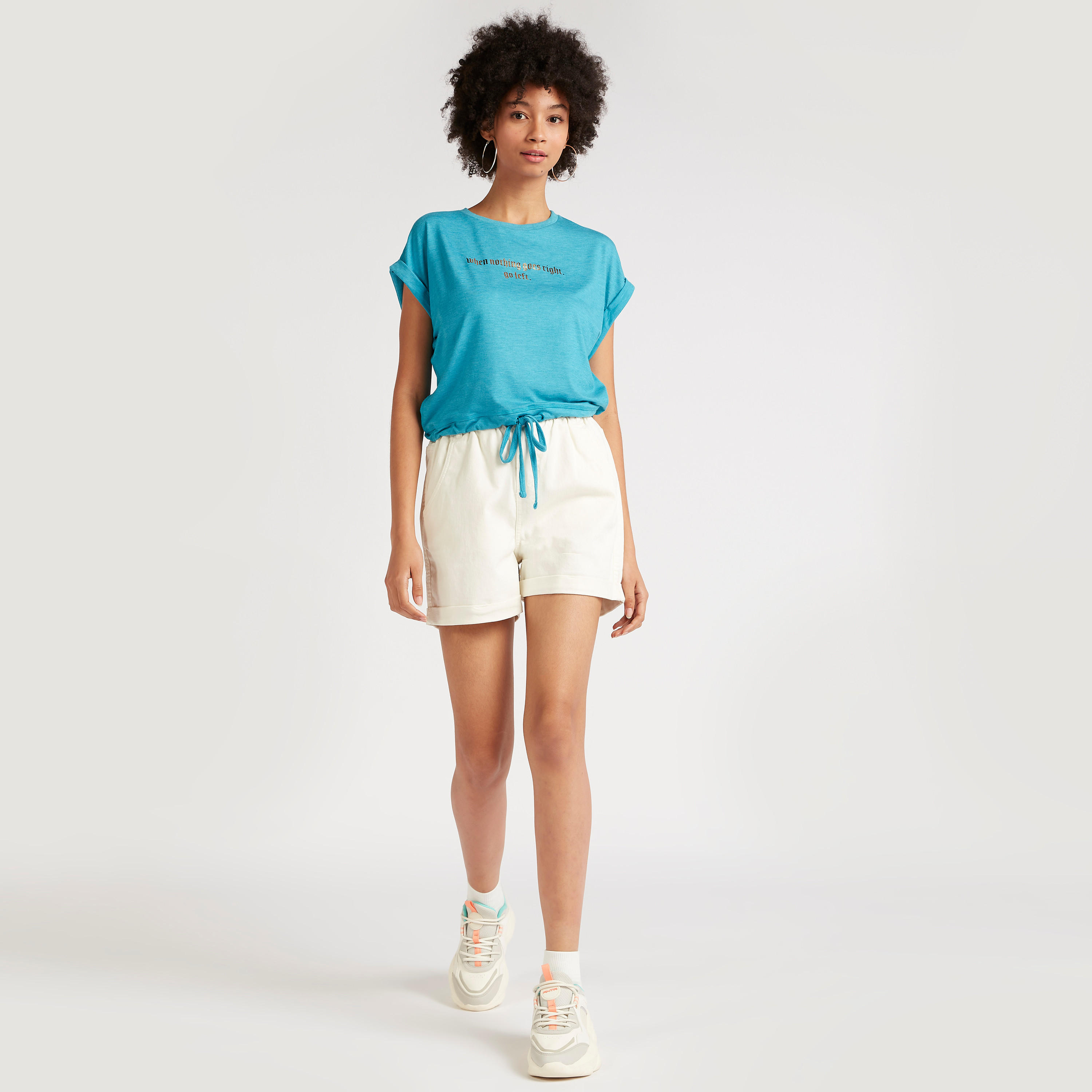 تيشيرت بأكمام كاب وأطراف برباط وطبعات شعار-women-clothing-tshirts-image-4