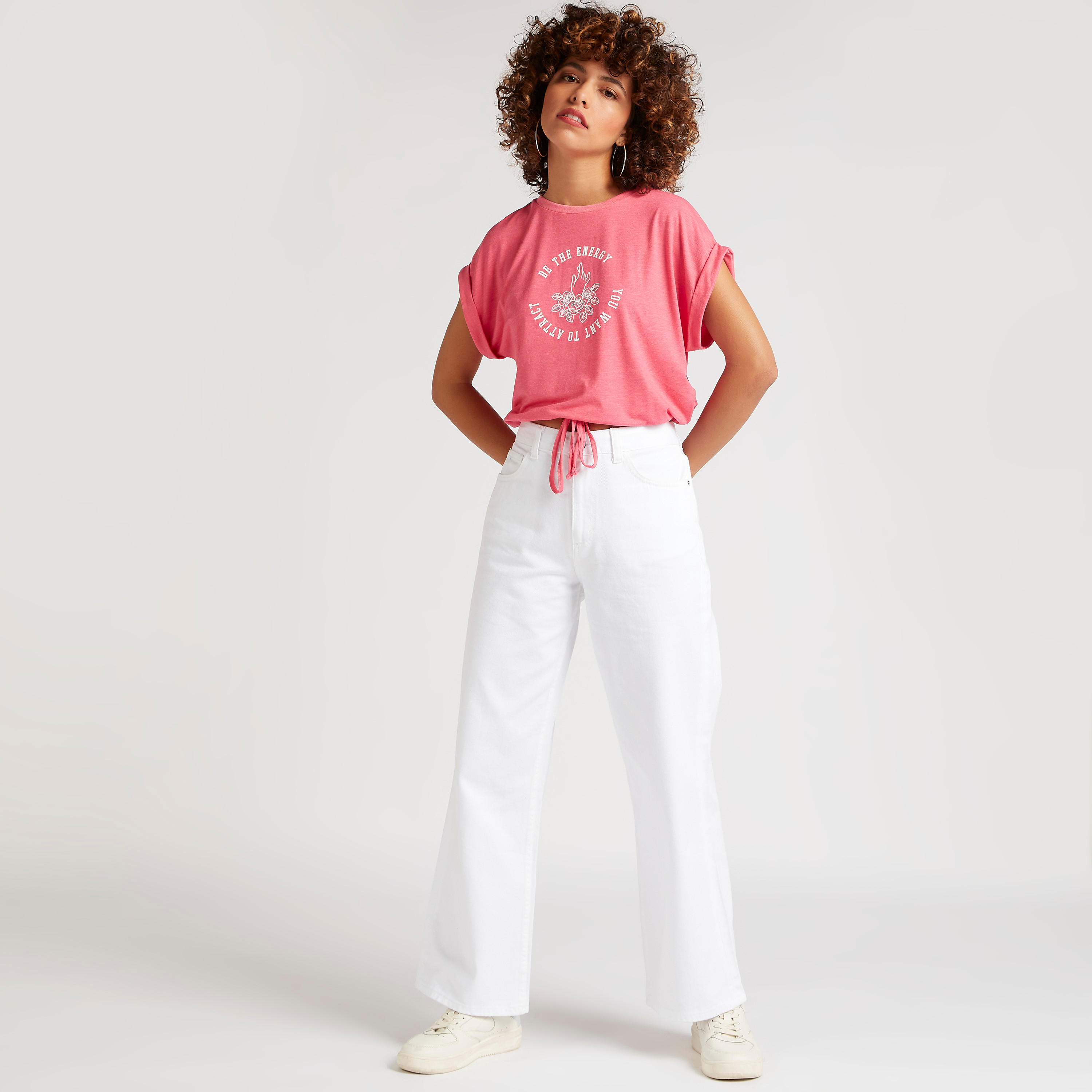 تيشيرت بياقة ضيّقة وأكمام كاب وطبعات-women-clothing-tshirts-image-3