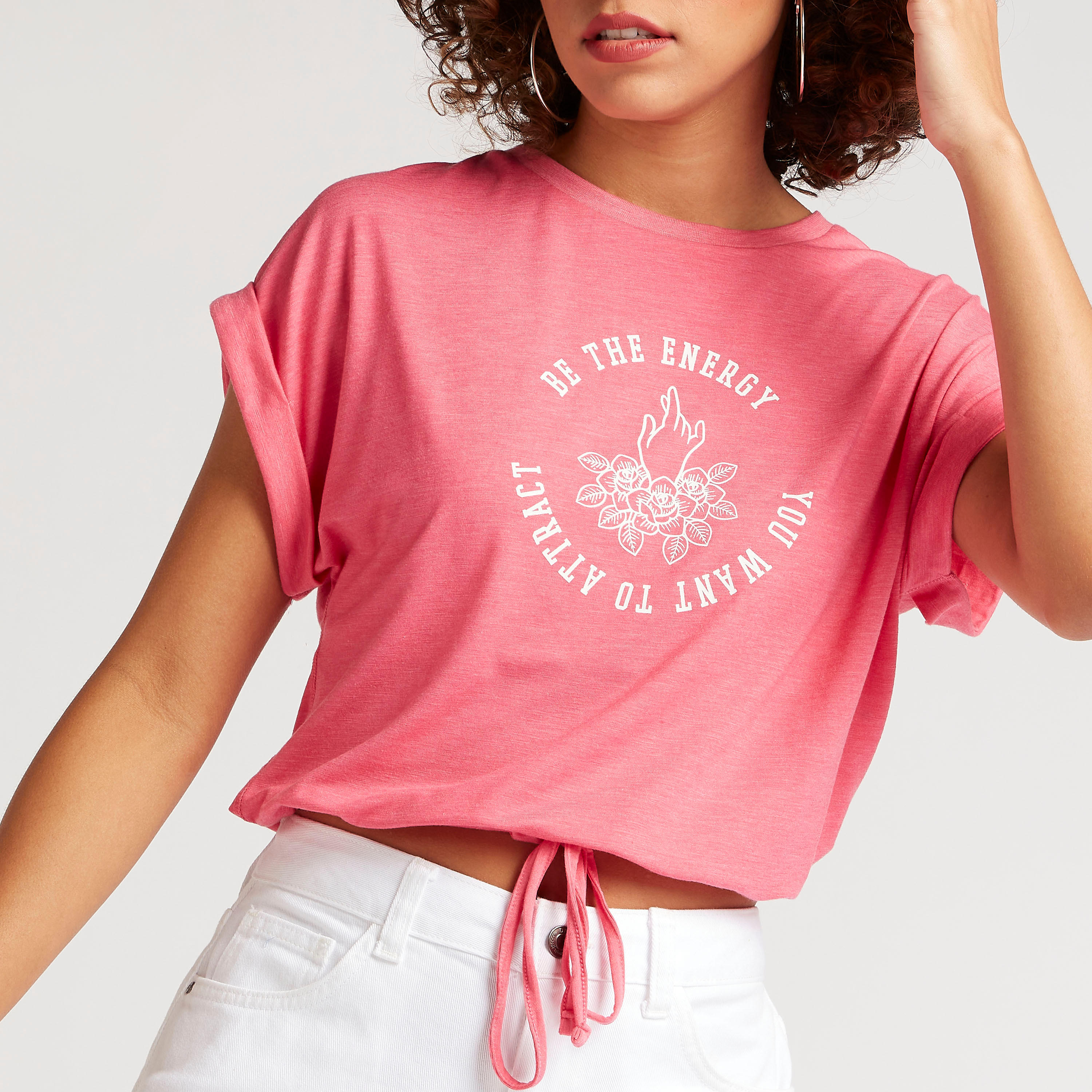 تيشيرت بياقة ضيّقة وأكمام كاب وطبعات-women-clothing-tshirts-image-2
