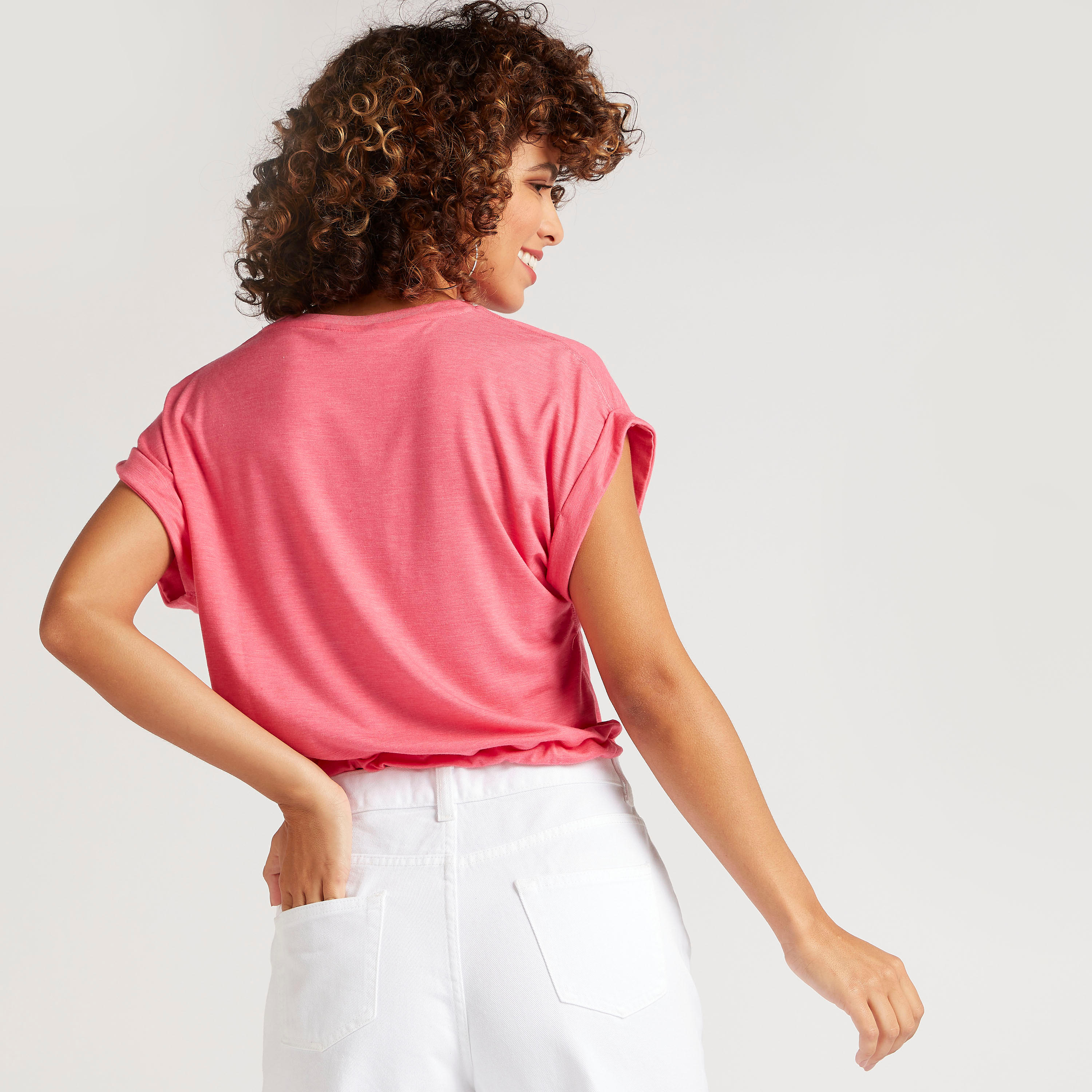 تيشيرت بياقة ضيّقة وأكمام كاب وطبعات-women-clothing-tshirts-image-1