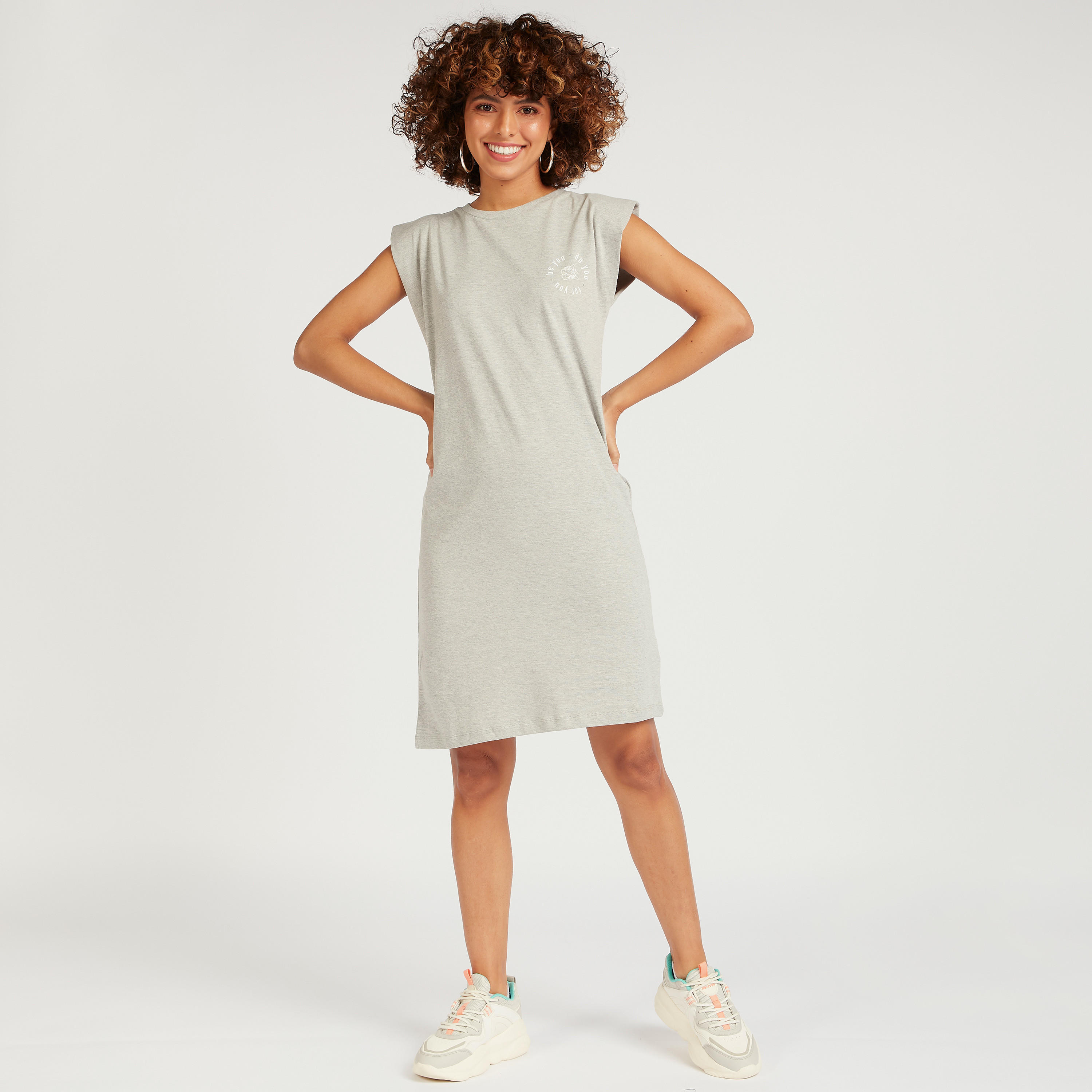 فستان تيشيرت قصير بأكمام قصيرة وطبعات تويتي-women-clothing-dresses-image-4