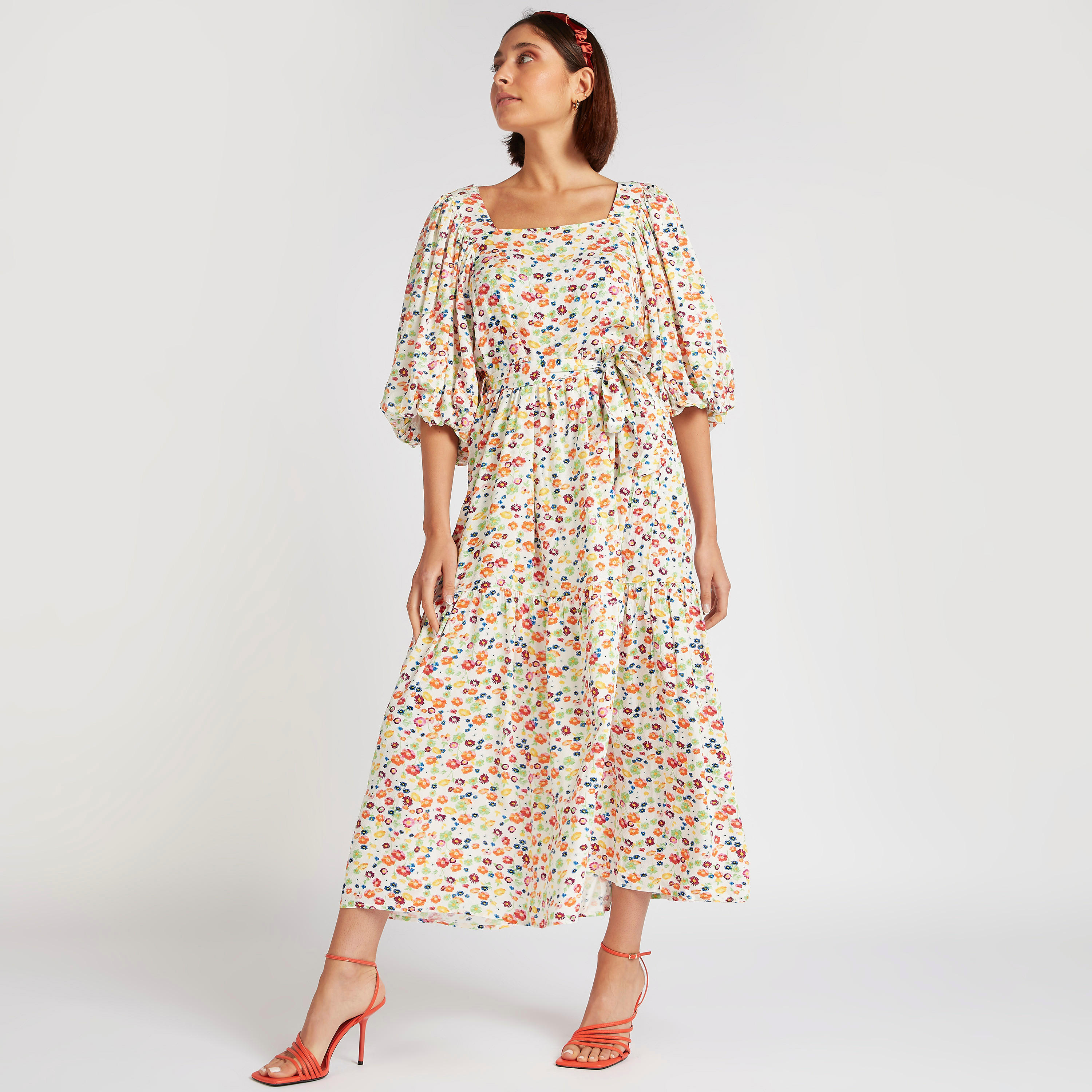 فستان إيه لاين ميدي بطبعات أزهار وأكمام منفوخة-women-clothing-dresses-image-1