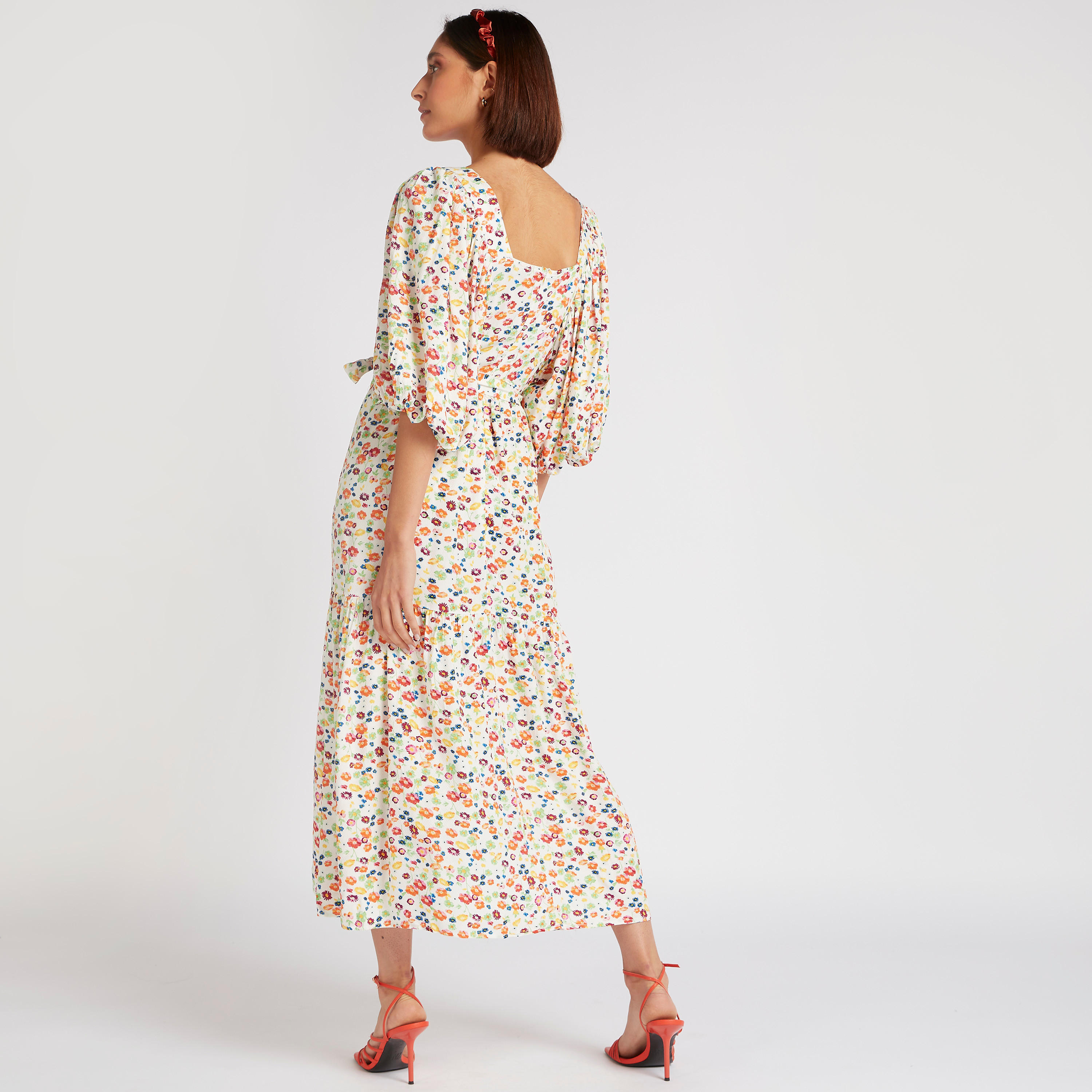 فستان إيه لاين ميدي بطبعات أزهار وأكمام منفوخة-women-clothing-dresses-image-4
