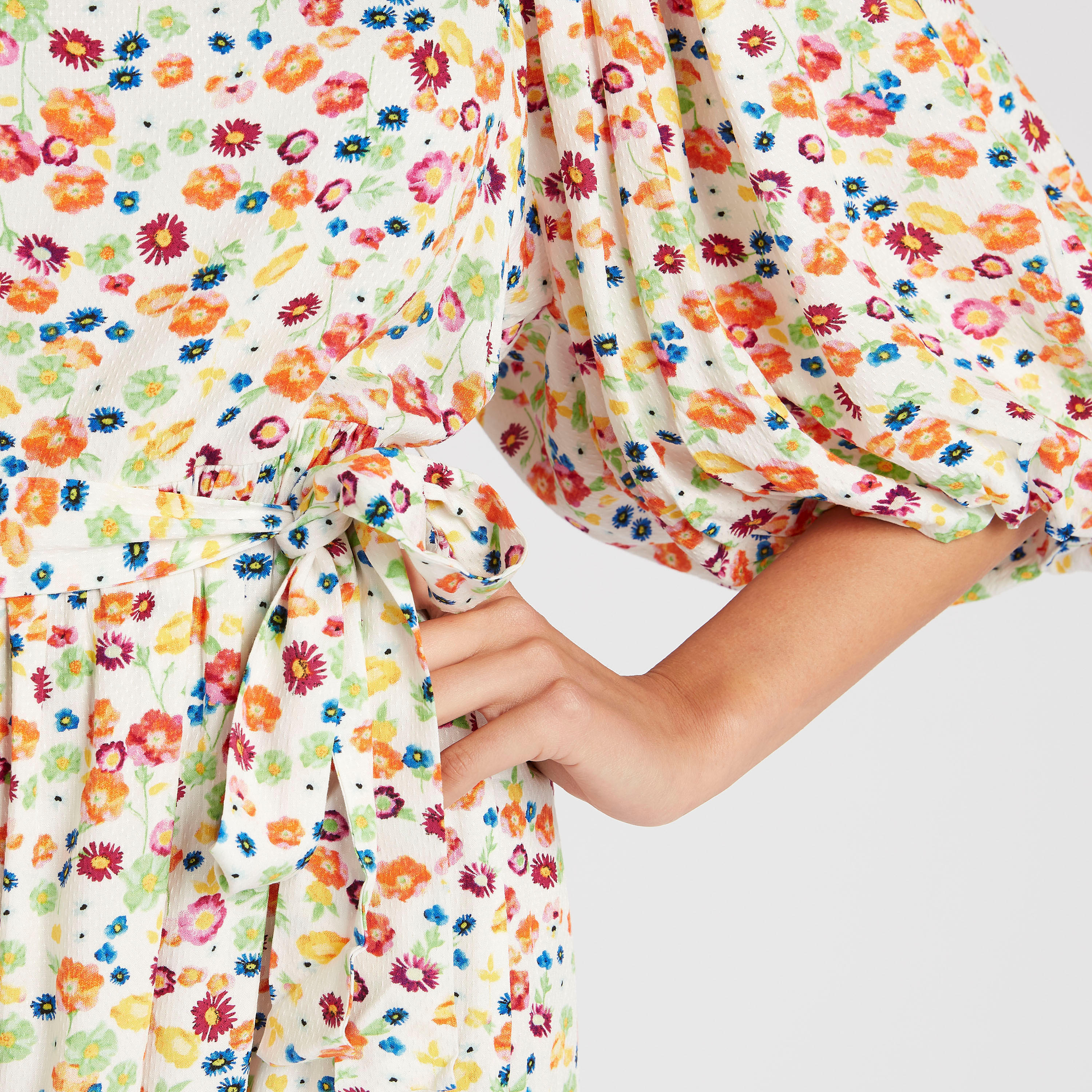 فستان إيه لاين ميدي بطبعات أزهار وأكمام منفوخة-women-clothing-dresses-image-6