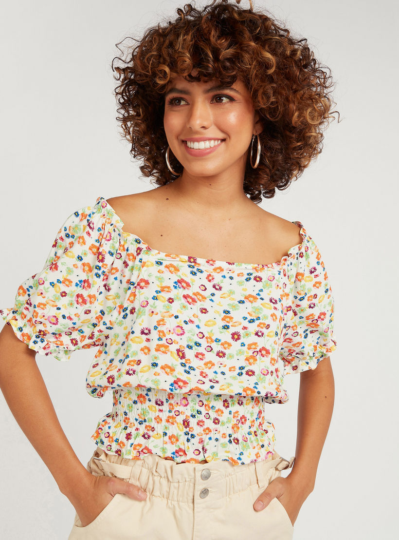 بلوزة قصيرة بياقة قارب ودرزات وطبعات زهرية-women-clothing-shirtsandblouses-blouses-image-1