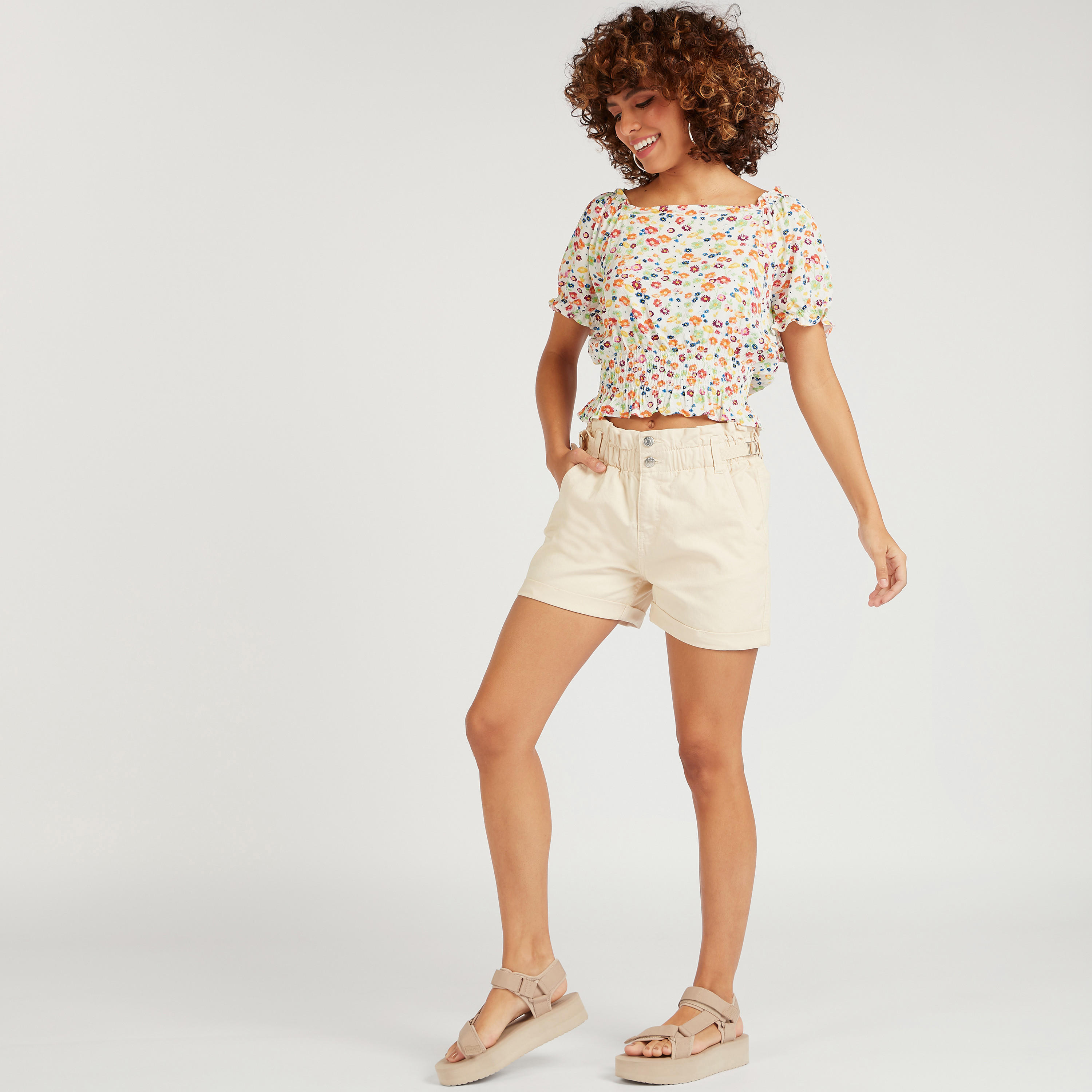 بلوزة قصيرة بياقة قارب ودرزات وطبعات زهرية-women-clothing-shirtsandblouses-blouses-image-2