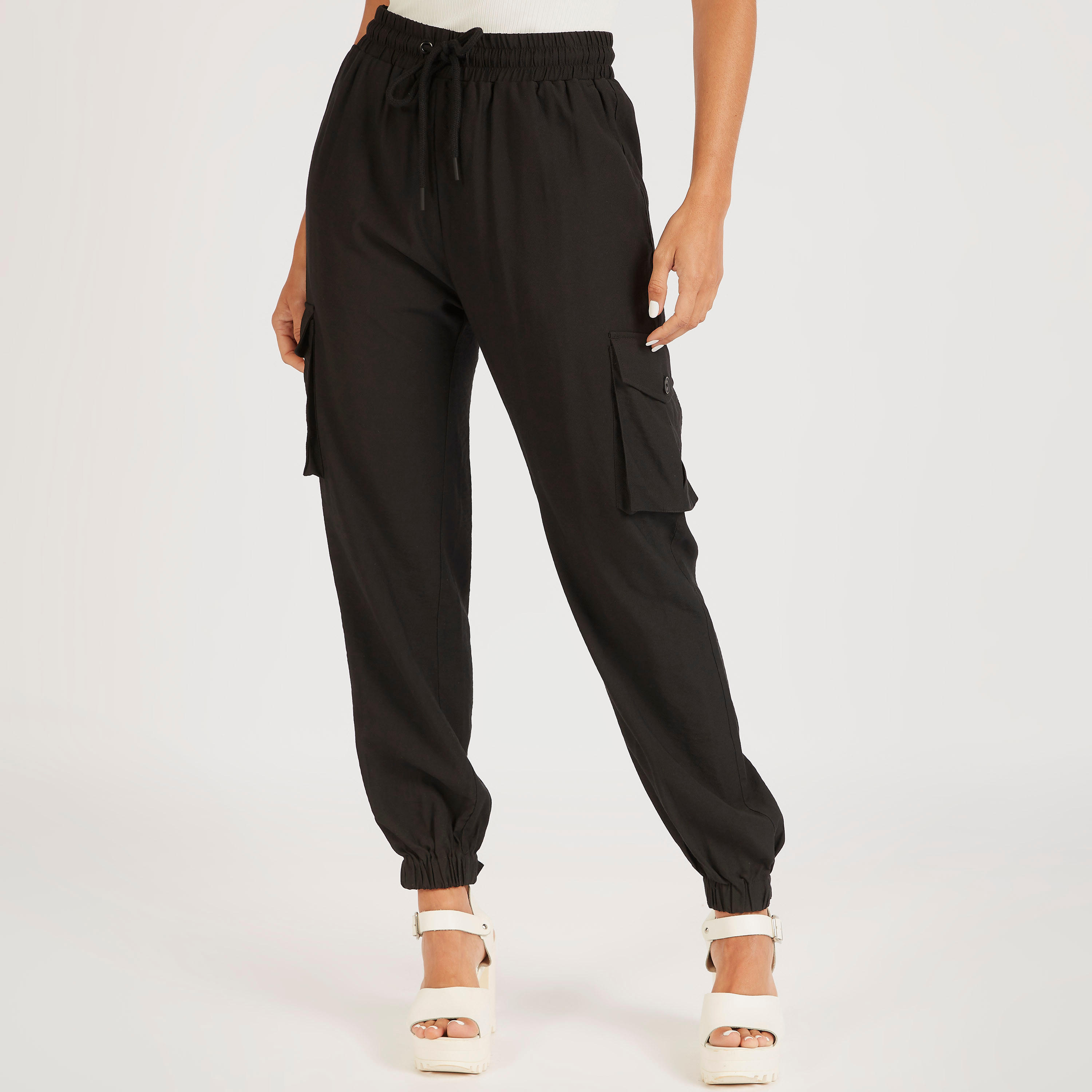 بنطلون رياضي كارجو سادة برباط إغلاق وخصر متوسّط الارتفاع-women-clothing-bottoms-joggers-image-5