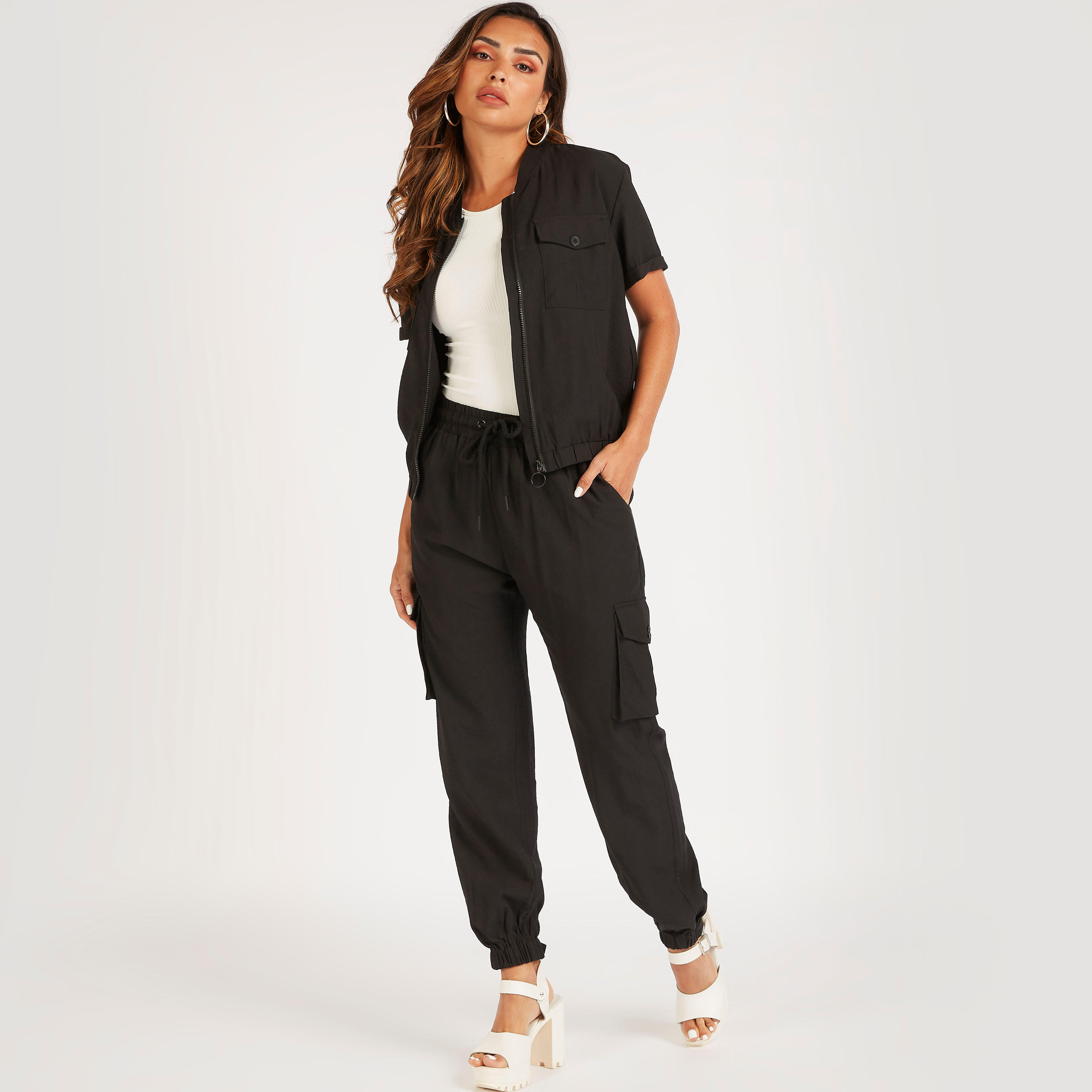 بنطلون رياضي كارجو سادة برباط إغلاق وخصر متوسّط الارتفاع-women-clothing-bottoms-joggers-image-4
