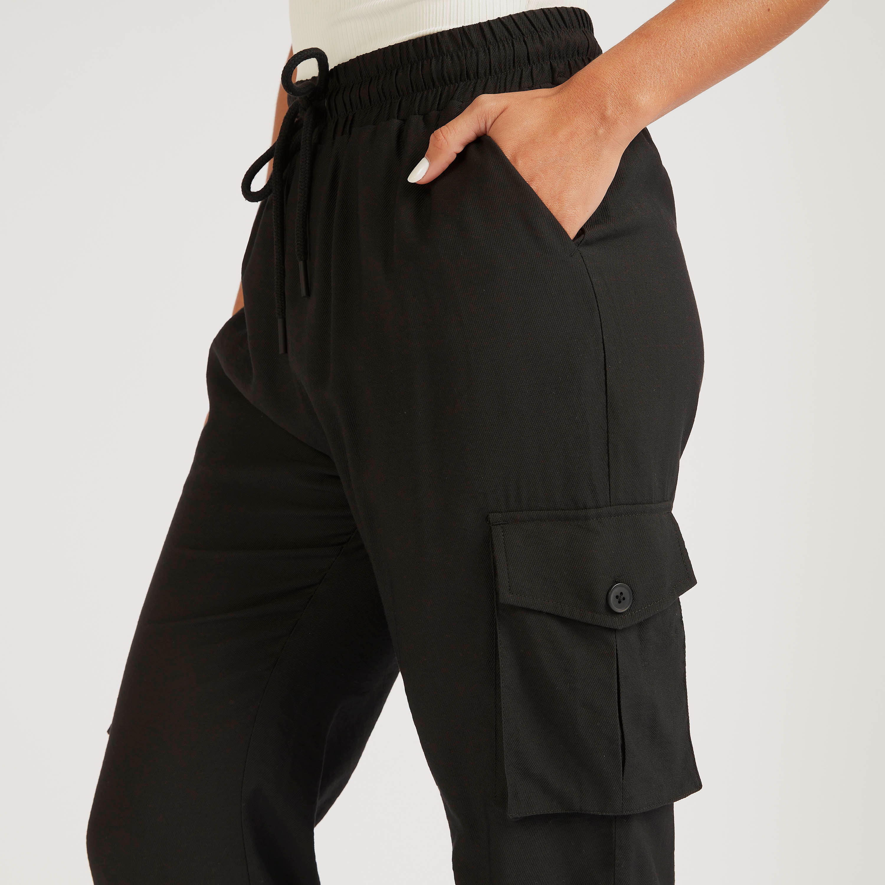 بنطلون رياضي كارجو سادة برباط إغلاق وخصر متوسّط الارتفاع-women-clothing-bottoms-joggers-image-3