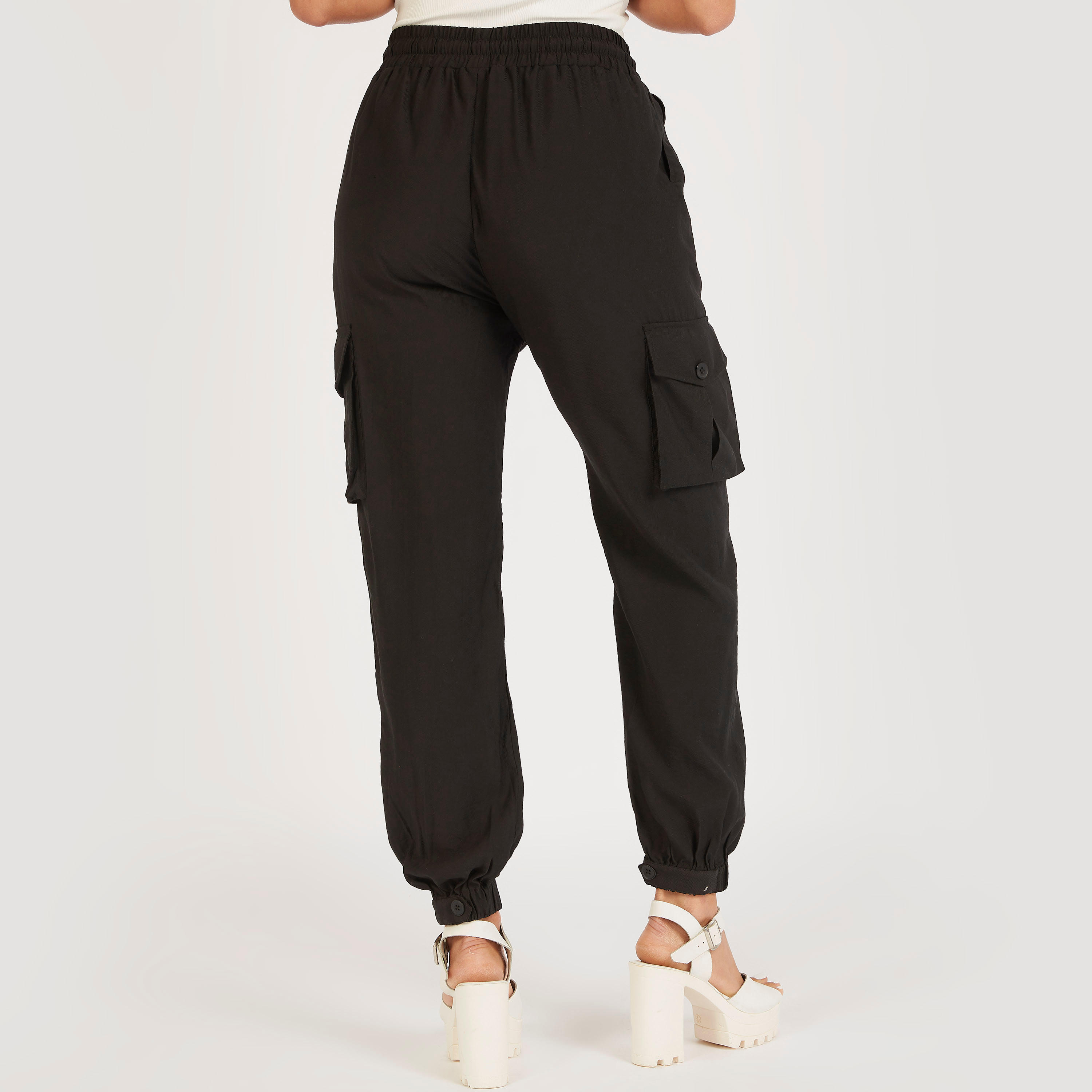 بنطلون رياضي كارجو سادة برباط إغلاق وخصر متوسّط الارتفاع-women-clothing-bottoms-joggers-image-2