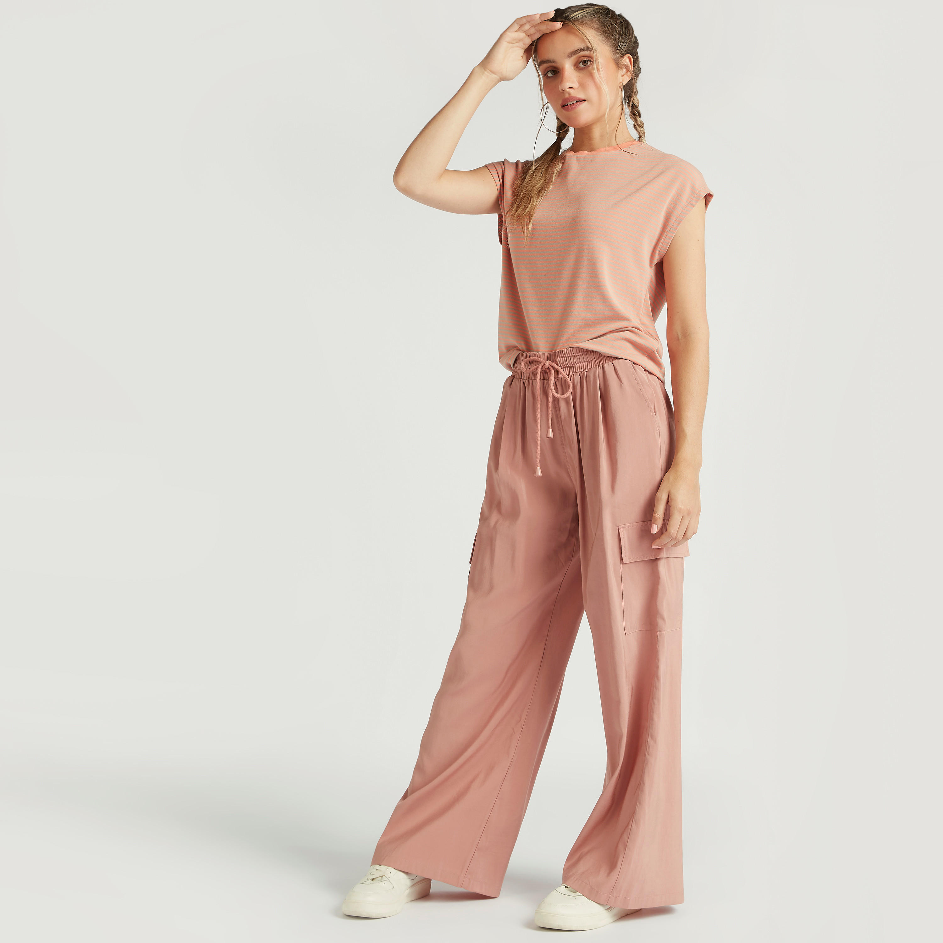 تيشيرت مقلّم بياقة ضيّقة وأكمام كاب-women-clothing-tshirts-image-3