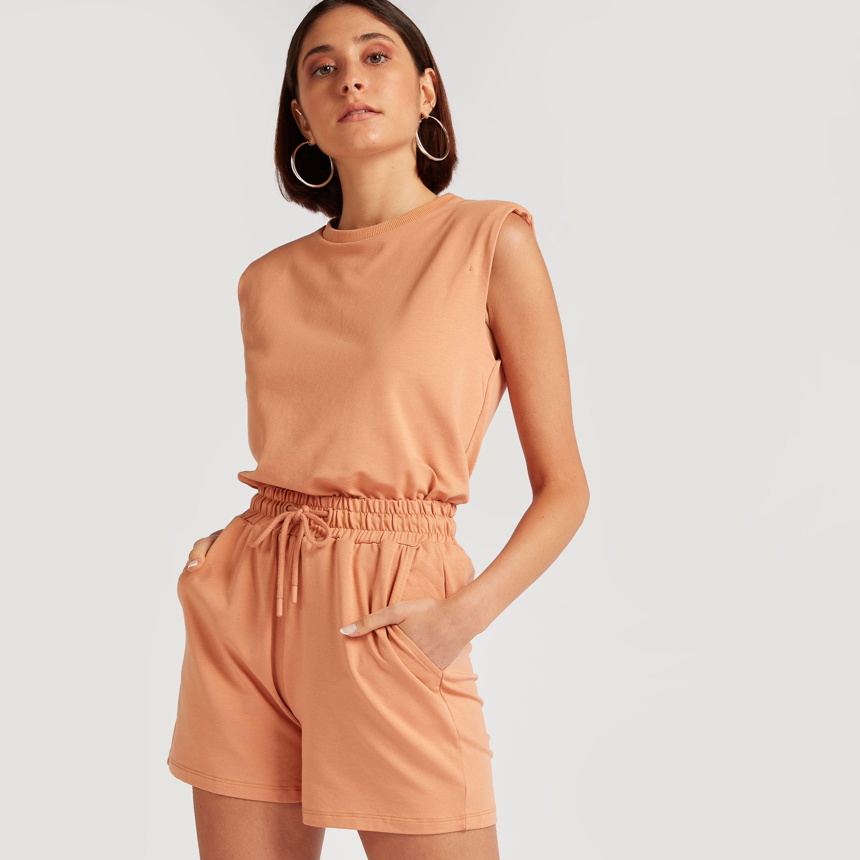 شورت سادة بخصر مرتفع ورباط إغلاق وجيوب-women-clothing-bottoms-shorts-image-4