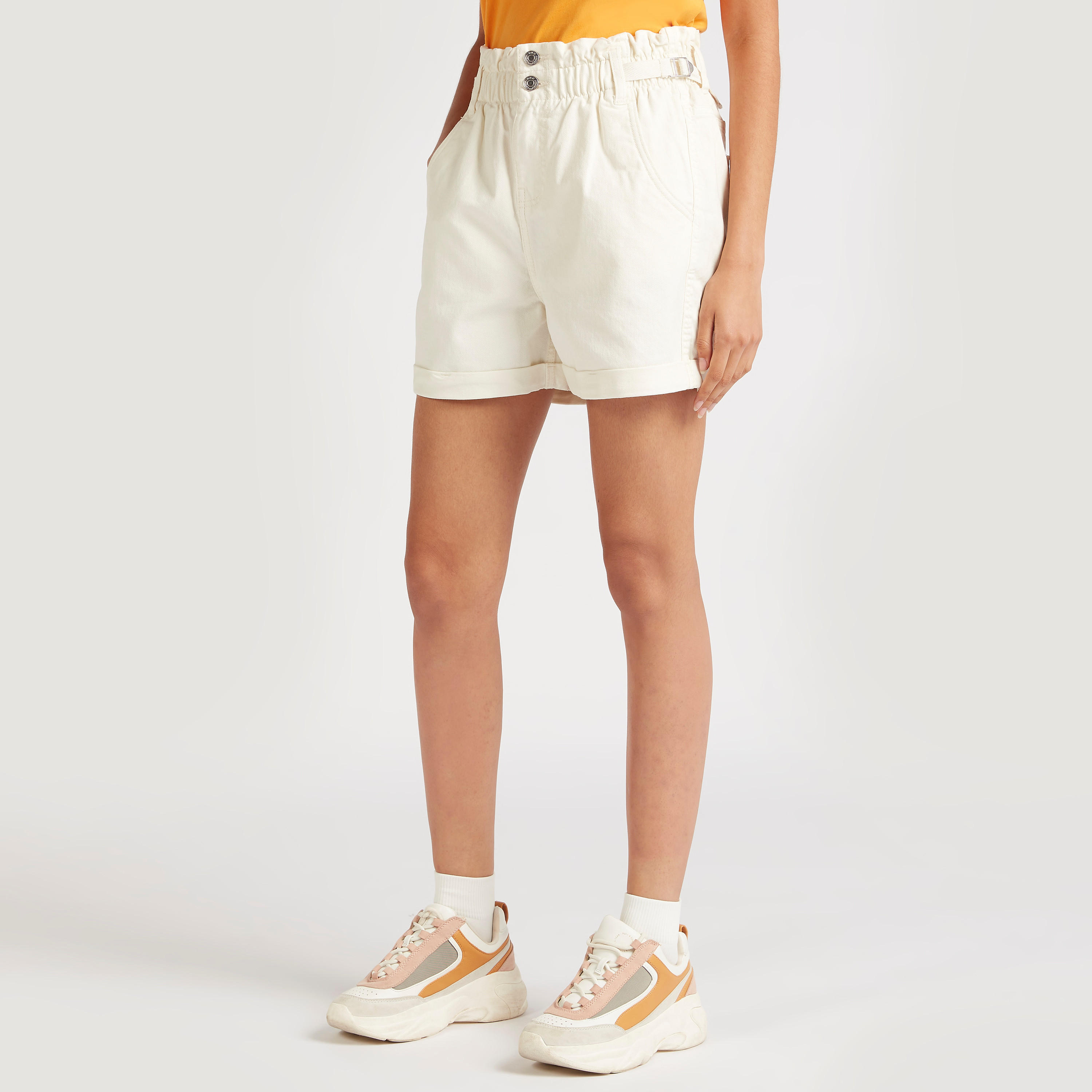 شورت دنيم سادة بخصر مرتفع وتزيينات إبزيم-women-clothing-bottoms-shorts-image-5