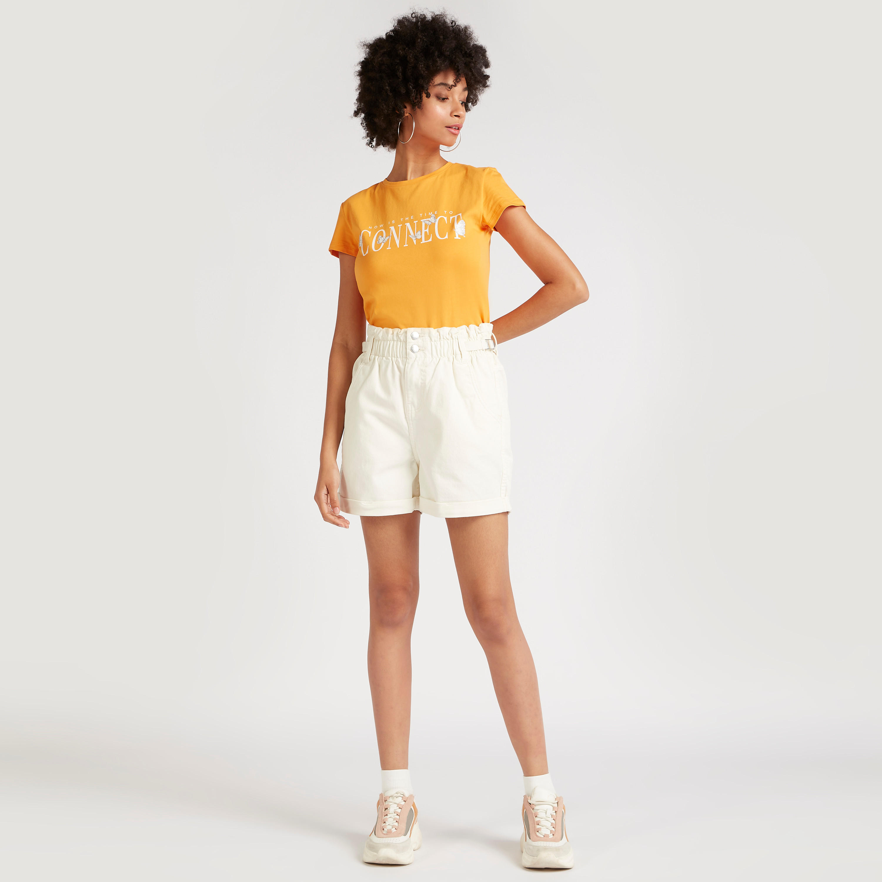 شورت دنيم سادة بخصر مرتفع وتزيينات إبزيم-women-clothing-bottoms-shorts-image-4
