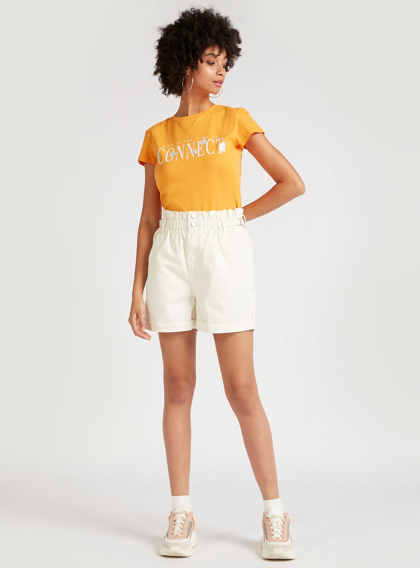 شورت دنيم سادة بخصر مرتفع وتزيينات إبزيم-women-clothing-bottoms-shorts-image-4