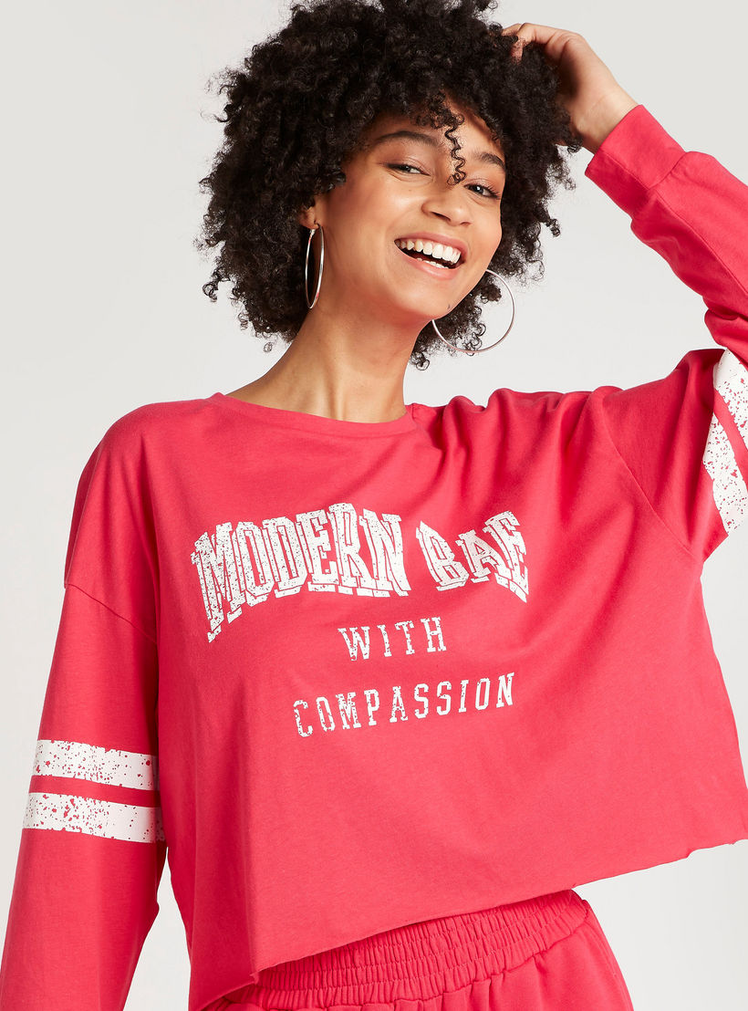 سويت شيرت بوكسي بأكمام طويلة و ياقة ضيقة وطبعات جرافيك-women-winterwear-hoodiesandsweatshirts-sweatshirts-image-9