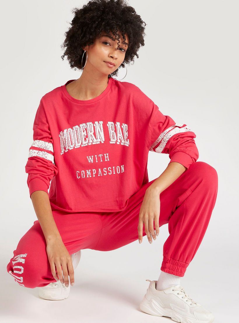 سويت شيرت بوكسي بأكمام طويلة و ياقة ضيقة وطبعات جرافيك-women-winterwear-hoodiesandsweatshirts-sweatshirts-image-8