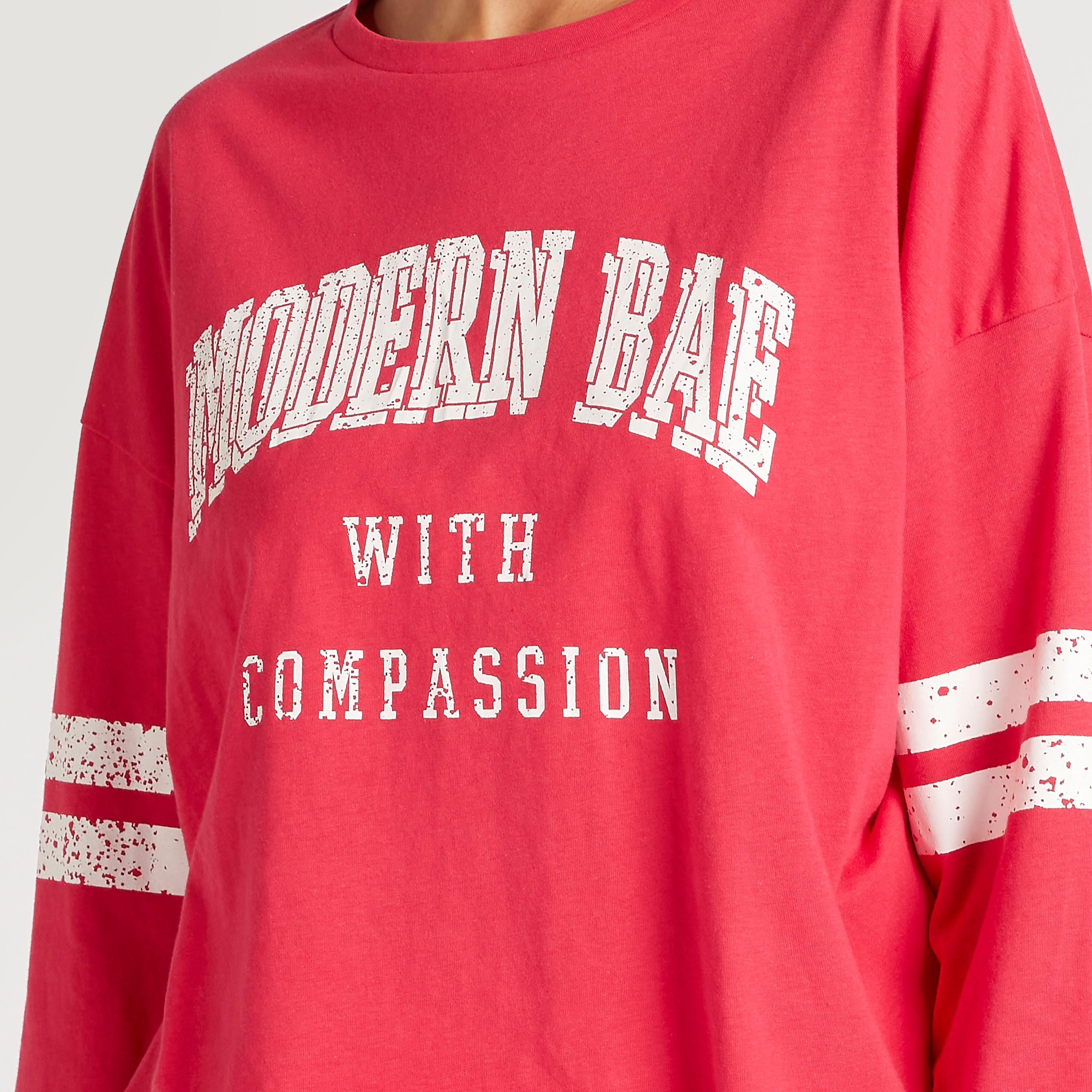 سويت شيرت بوكسي بأكمام طويلة و ياقة ضيقة وطبعات جرافيك-women-winterwear-hoodiesandsweatshirts-sweatshirts-image-3