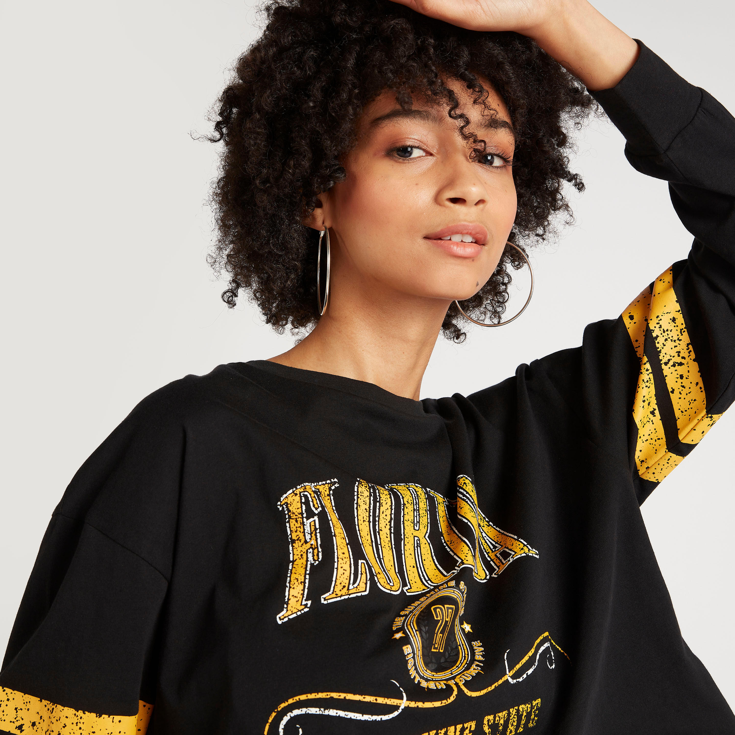 سويت شيرت بوكسي بأكمام قصيرة و ياقة ضيقة وطبعات جرافيك-women-winterwear-hoodiesandsweatshirts-sweatshirts-image-7
