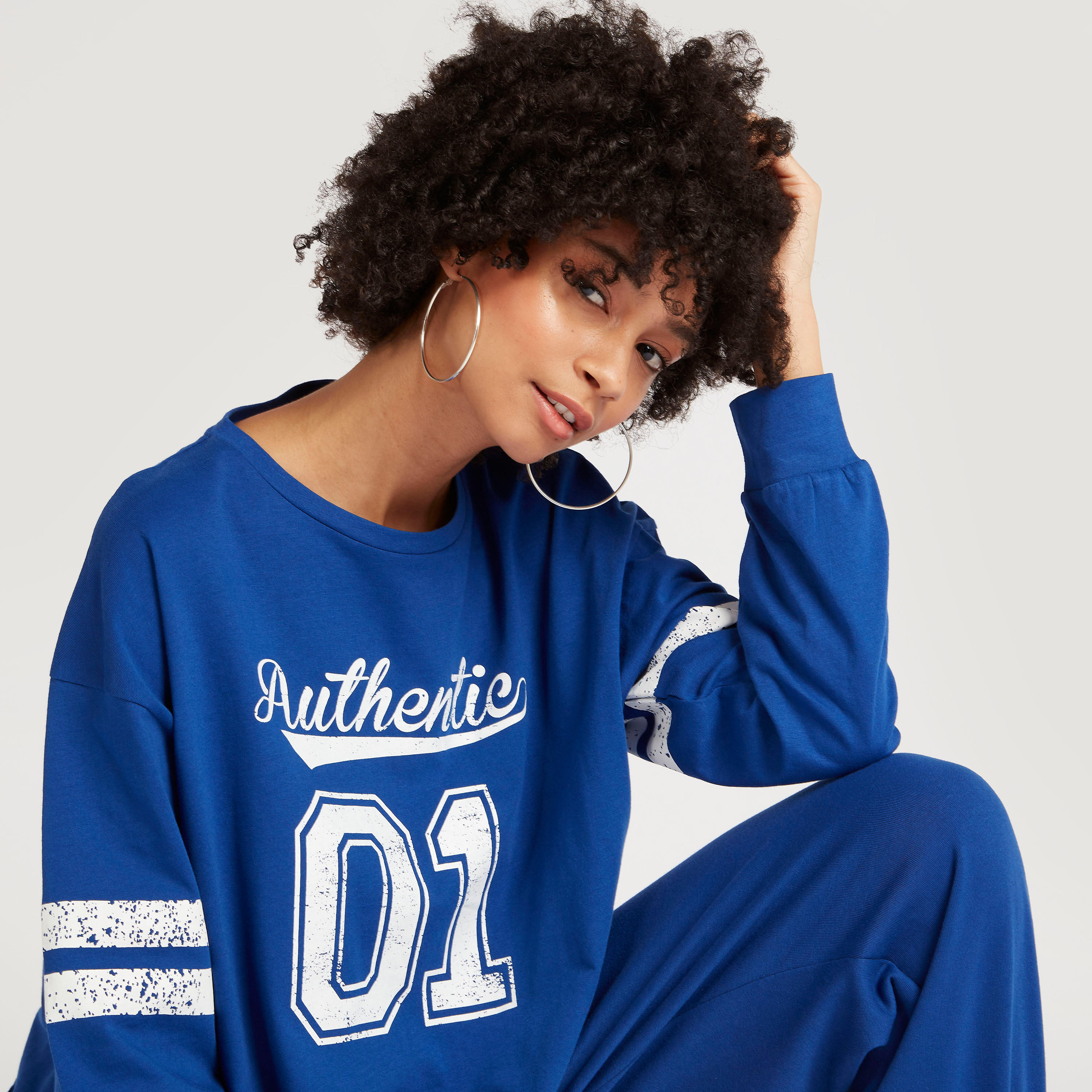 Graphic Print Boxy Sweatshirt with Long Sleeves and Crew Neck-women-winterwear-hoodiesandsweatshirts-sweatshirts-image-3
