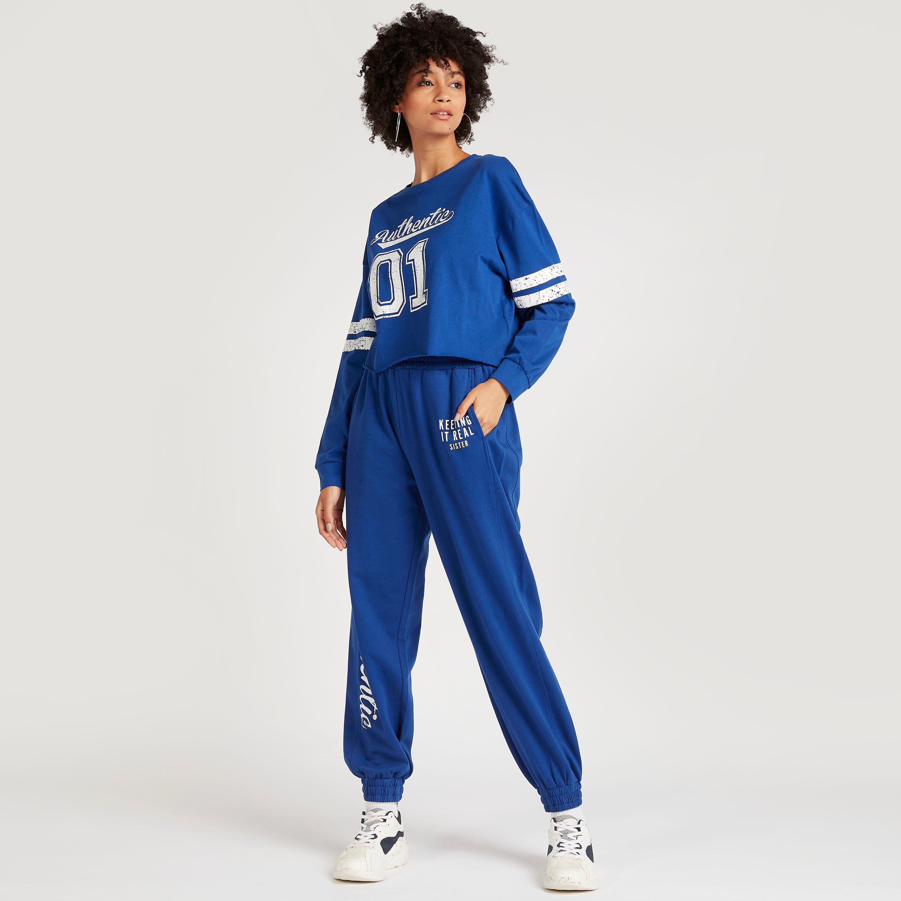 Graphic Print Boxy Sweatshirt with Long Sleeves and Crew Neck-women-winterwear-hoodiesandsweatshirts-sweatshirts-image-4