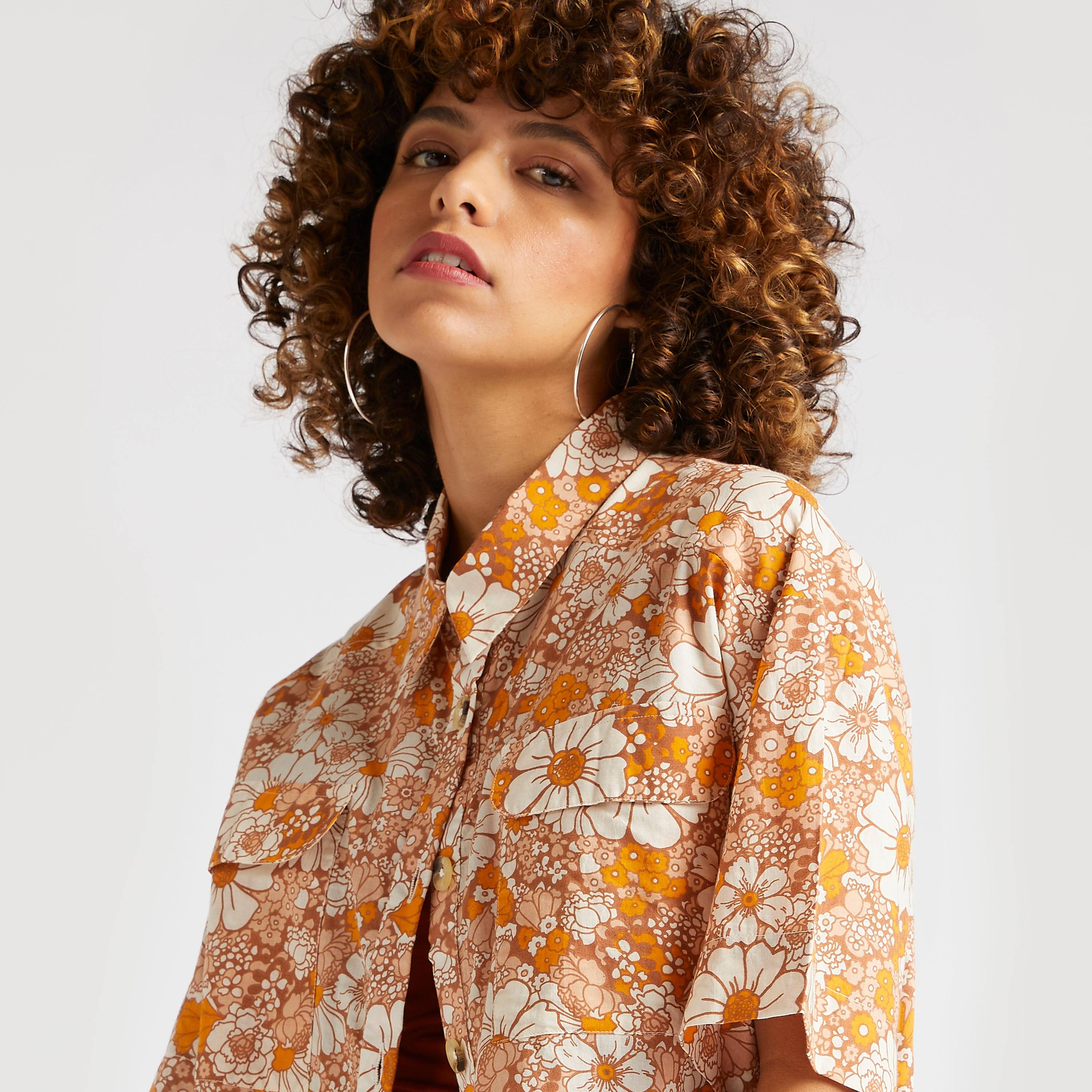 قميص بطبعات أزهار وجيوب بطيّة وأكمام قصيرة-women-clothing-shirtsandblouses-shirts-image-3