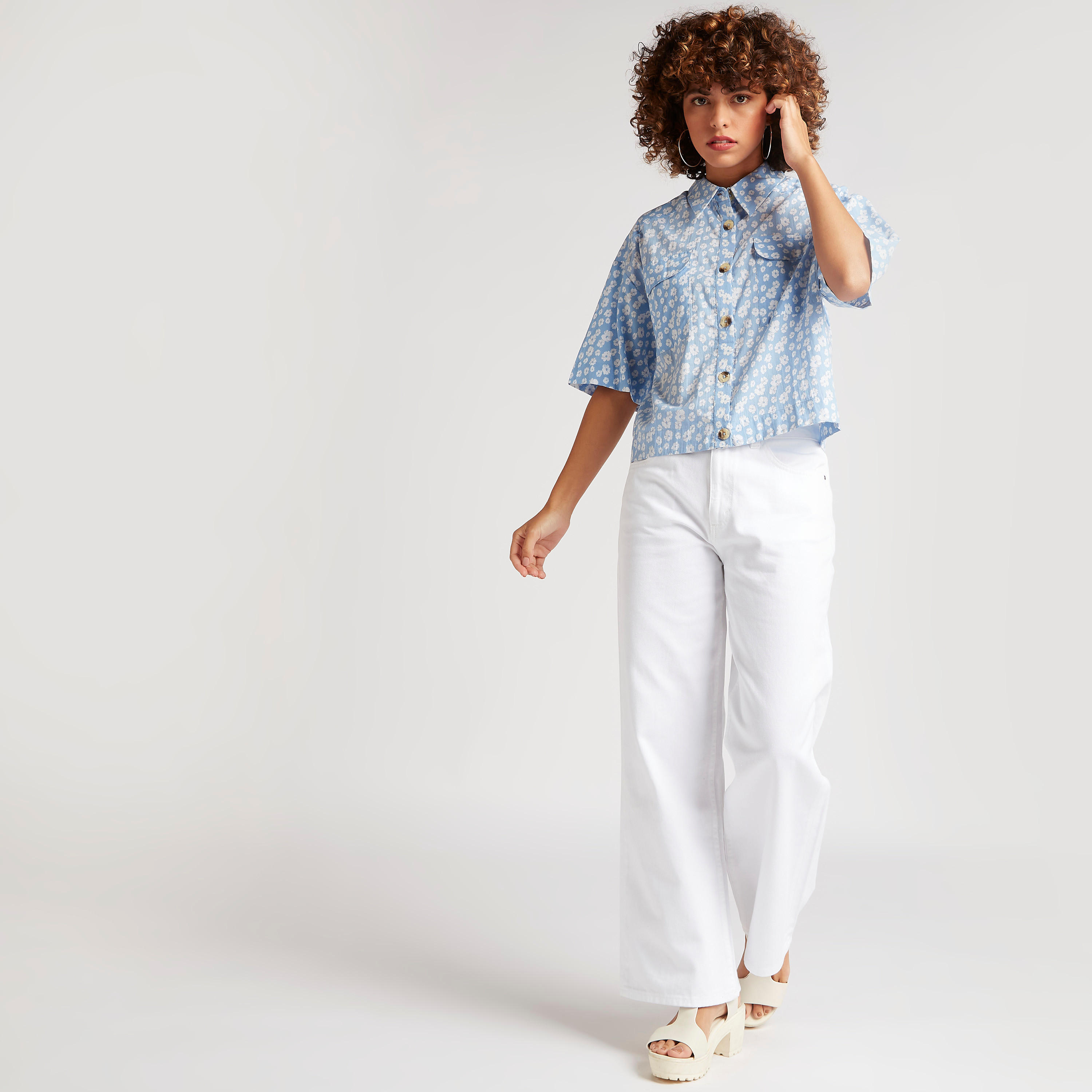 قميص قصير بطبعات أزهار وأكمام قصيرة وجيوب بطيّة-women-clothing-shirtsandblouses-shirts-image-2