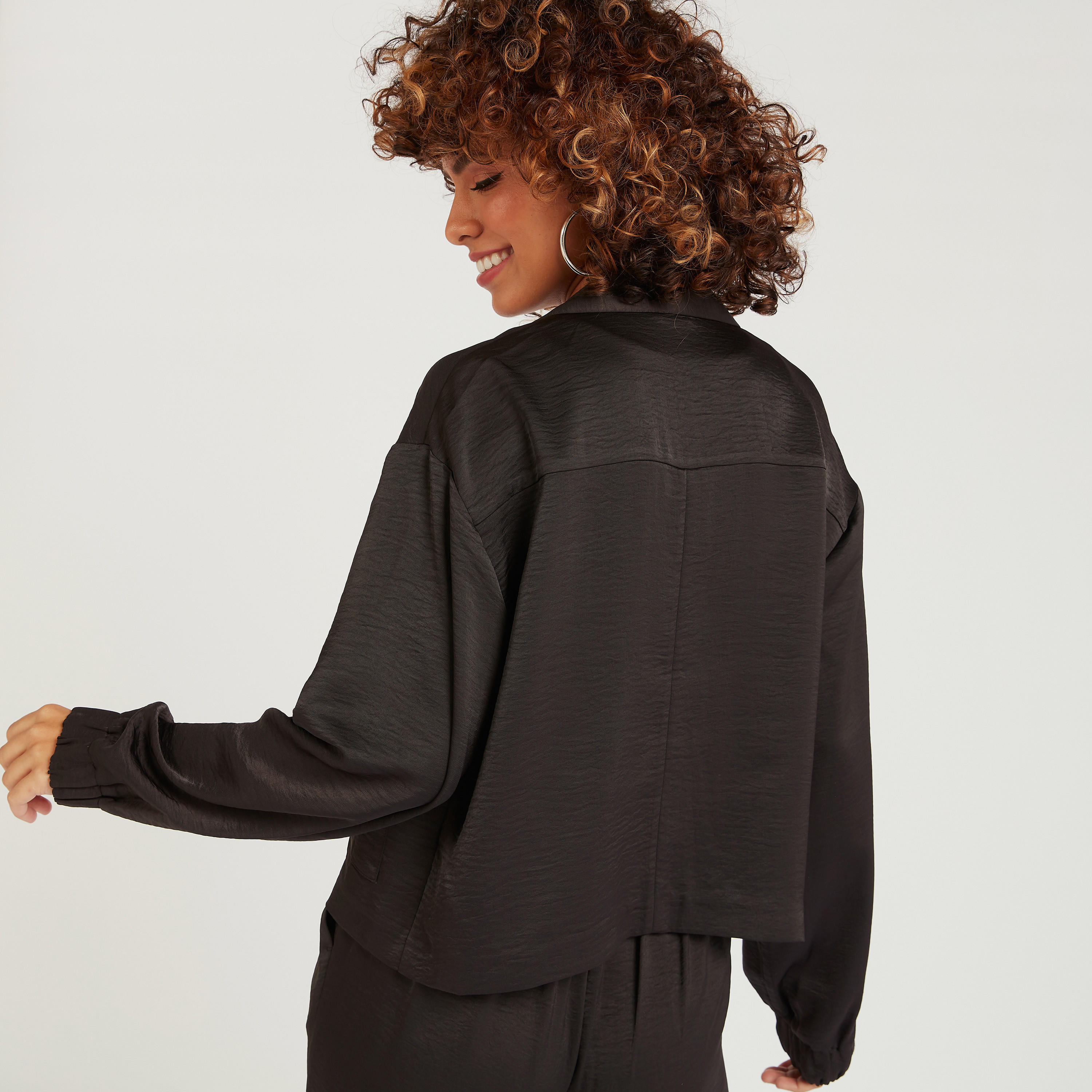 جاكيت سادة خفيف بياقة عادية وطيّة-women-winterwear-coatsandjackets-jackets-image-4
