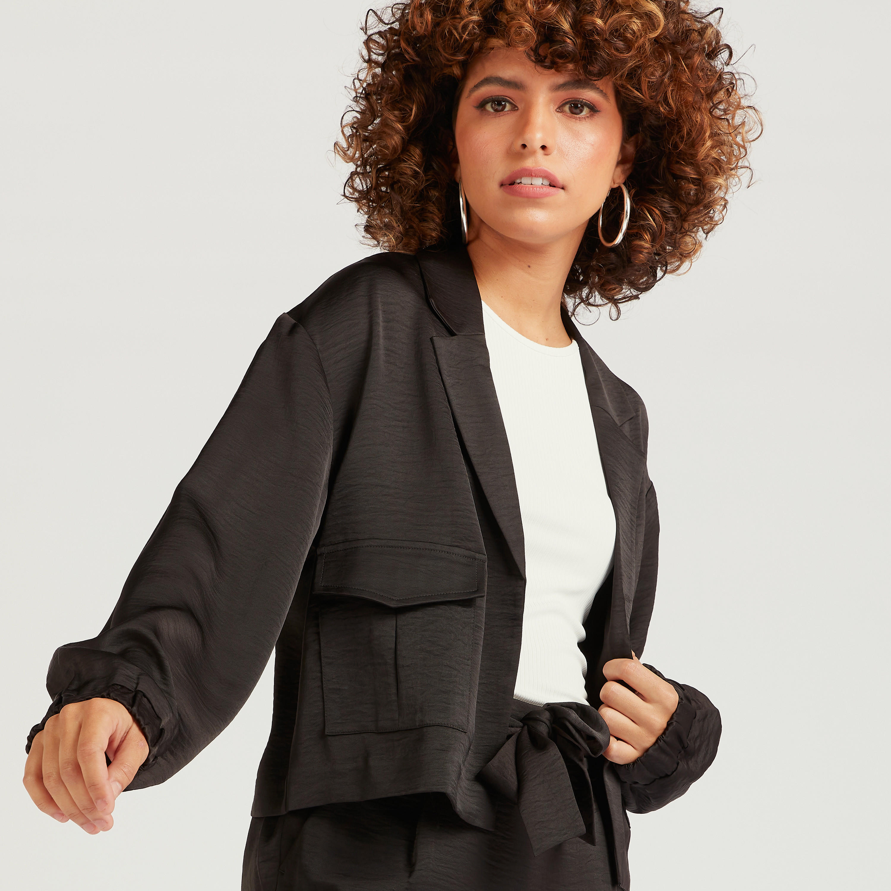 جاكيت سادة خفيف بياقة عادية وطيّة-women-winterwear-coatsandjackets-jackets-image-2