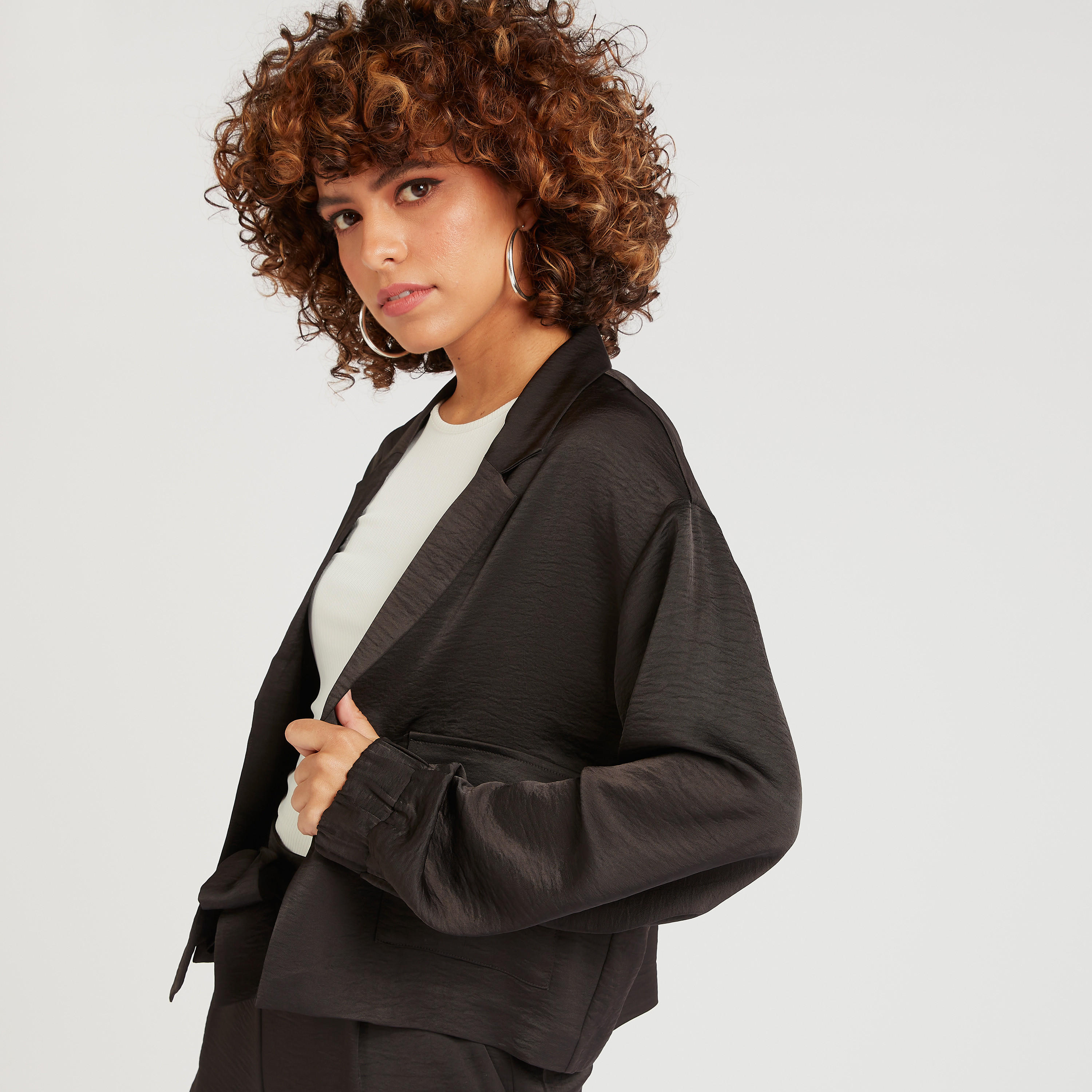 جاكيت سادة خفيف بياقة عادية وطيّة-women-winterwear-coatsandjackets-jackets-image-1