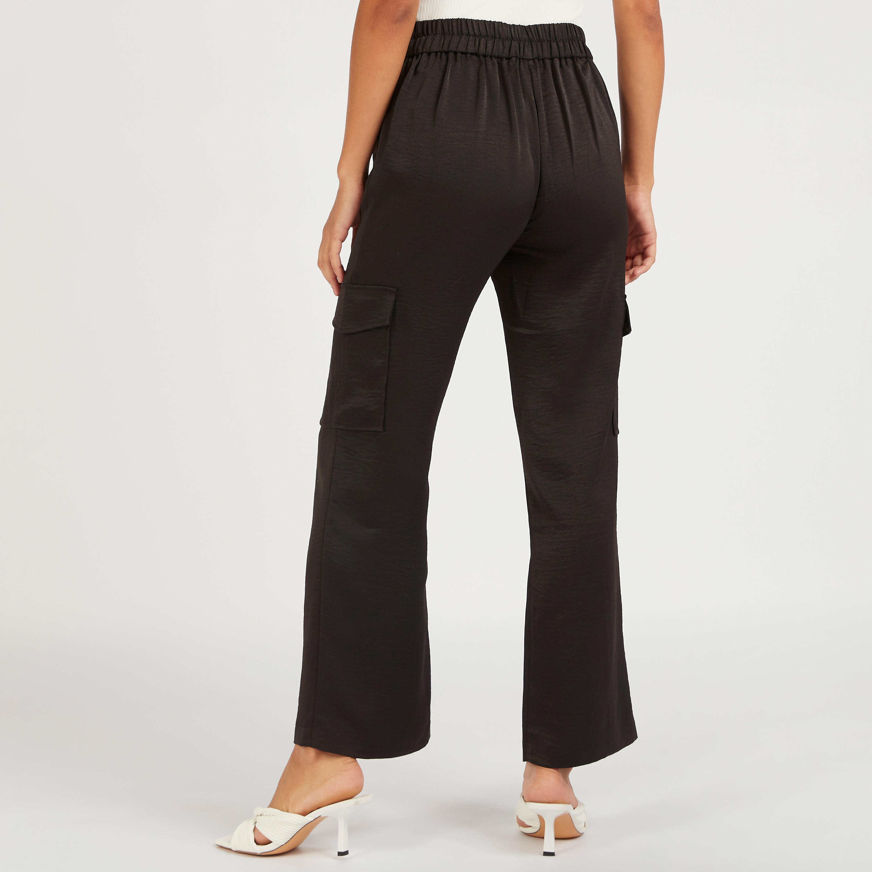 بنطلون سادة بقصّة سليم وخصر مرتفع وأربطة وجيوب بطيّة-women-clothing-bottoms-trousers-image-4