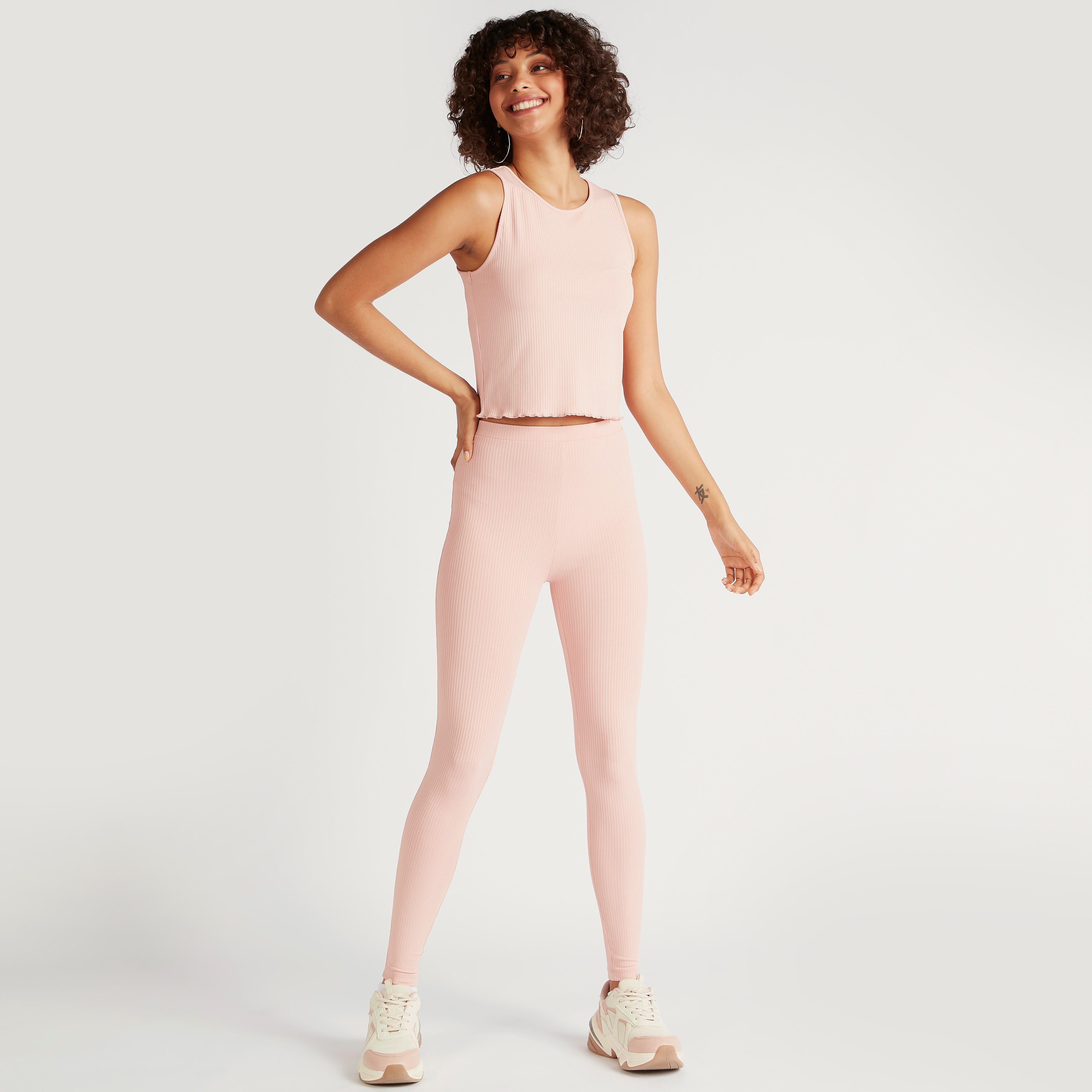 بنطلون ليقنز بارز الملمس بخصر مطّاطي مرتفع-women-clothing-bottoms-leggings-image-2
