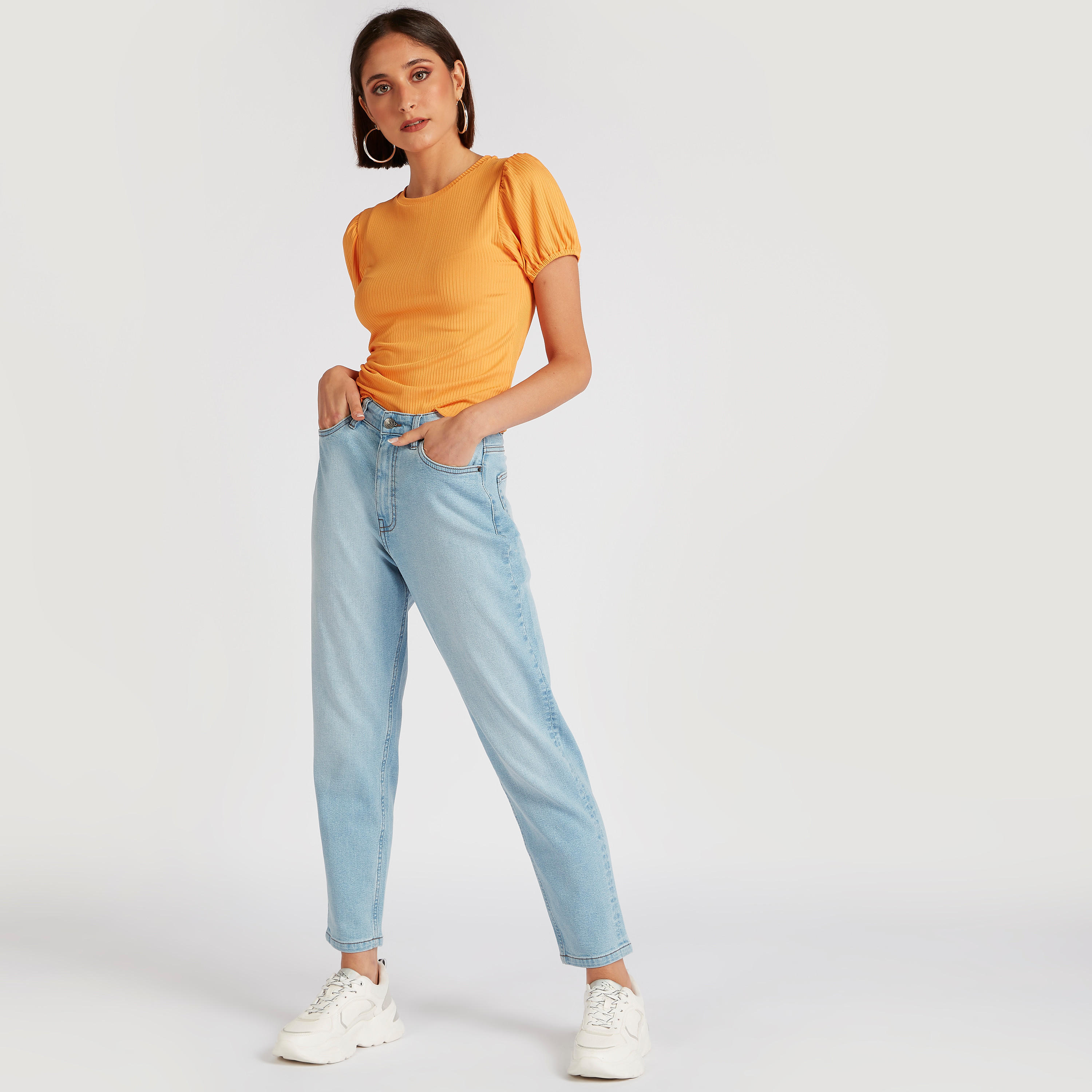 بلوزة مضلعة بياقة عالية وأكمام قصيرة-women-clothing-tshirts-image-4