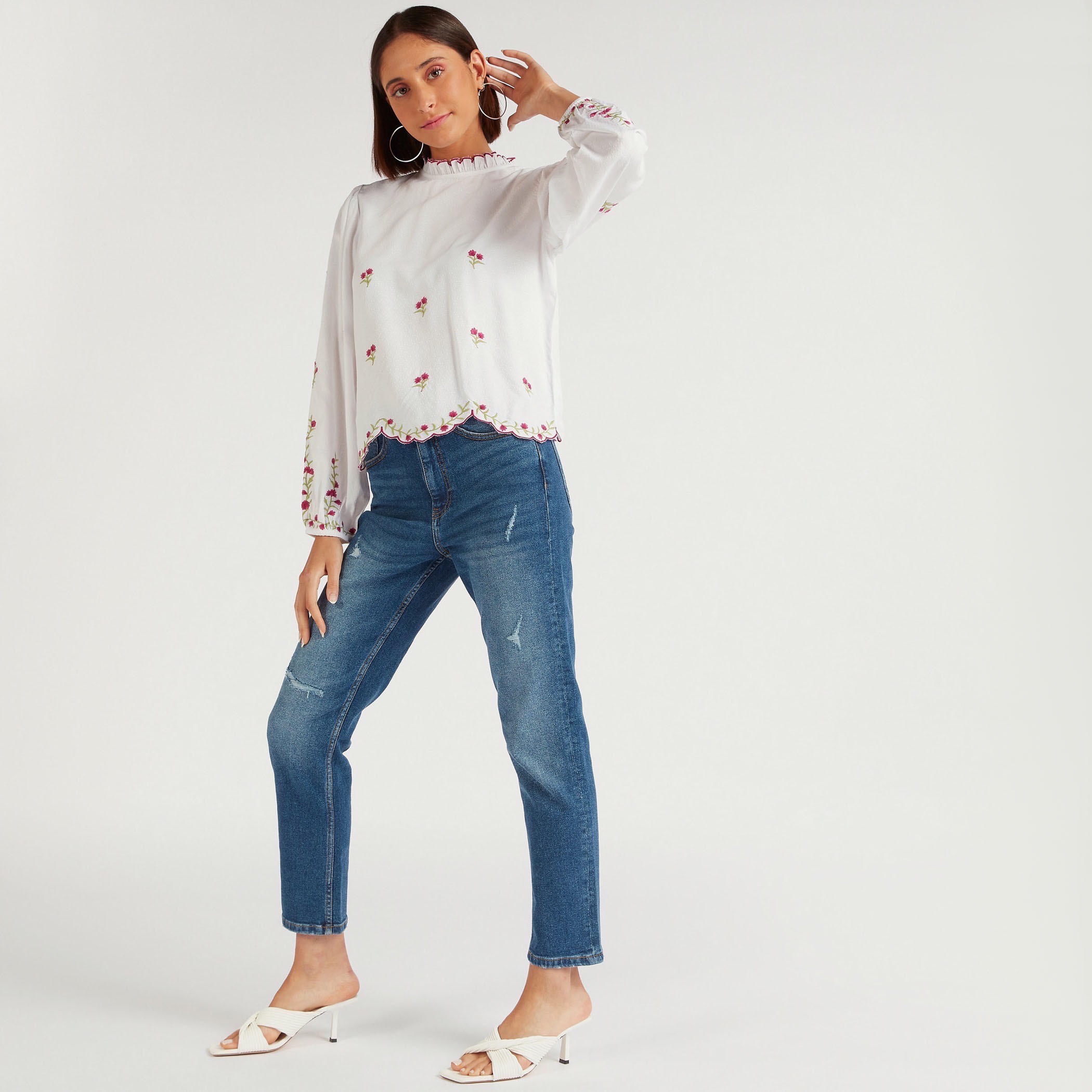 بلوزة مطرزة بياقة كشكش وأكمام طويلة-women-clothing-shirtsandblouses-blouses-image-2