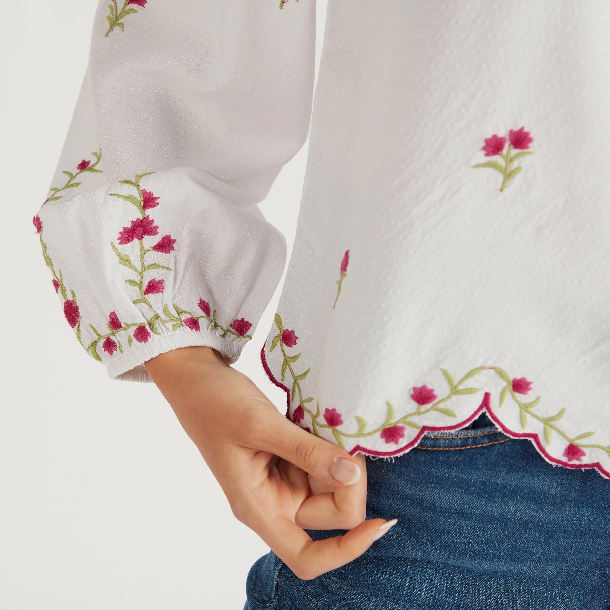 بلوزة مطرزة بياقة كشكش وأكمام طويلة-women-clothing-shirtsandblouses-blouses-image-3