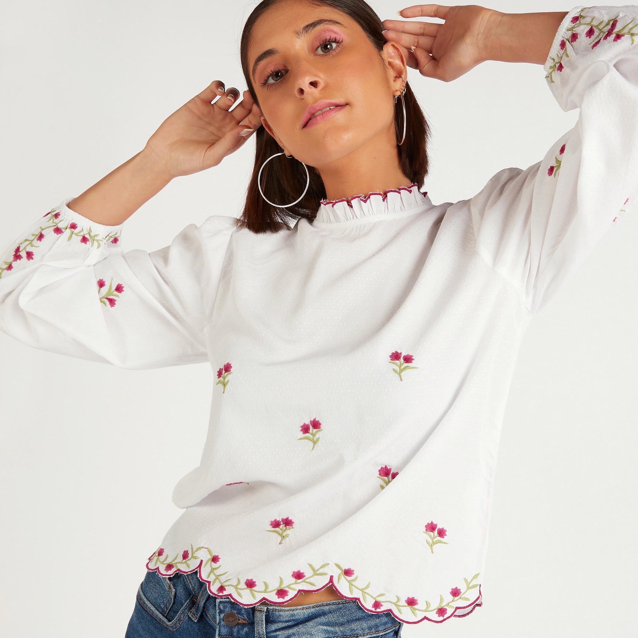 بلوزة مطرزة بياقة كشكش وأكمام طويلة-women-clothing-shirtsandblouses-blouses-image-5