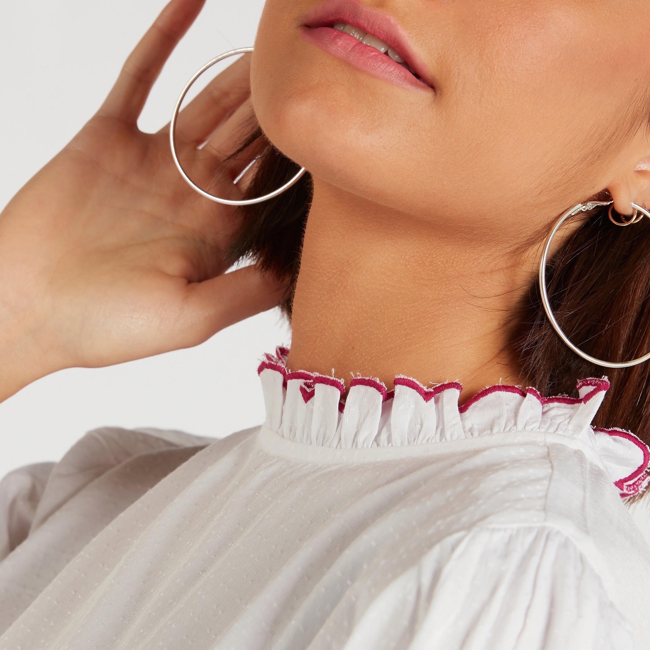 بلوزة مطرزة بياقة كشكش وأكمام طويلة-women-clothing-shirtsandblouses-blouses-image-6
