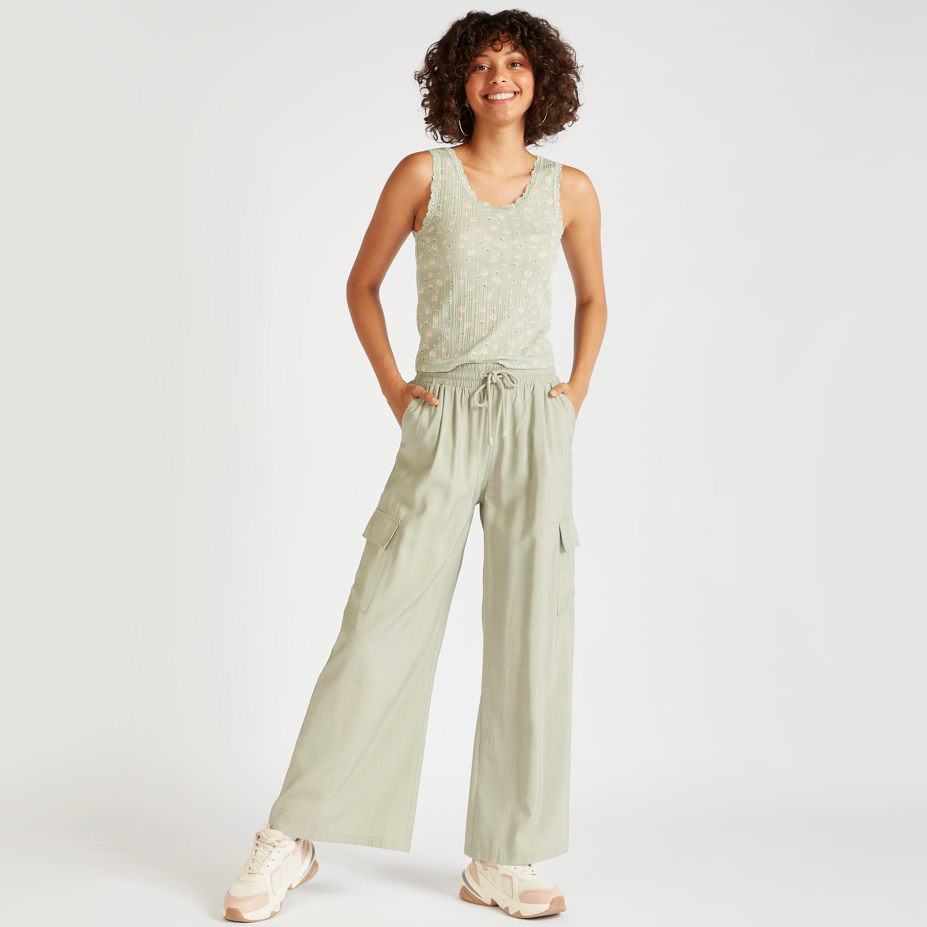 بنطلون سادة واسع الساقين بخصر مرتفع وجيوب ورباط إغلاق-women-clothing-bottoms-trousers-image-3