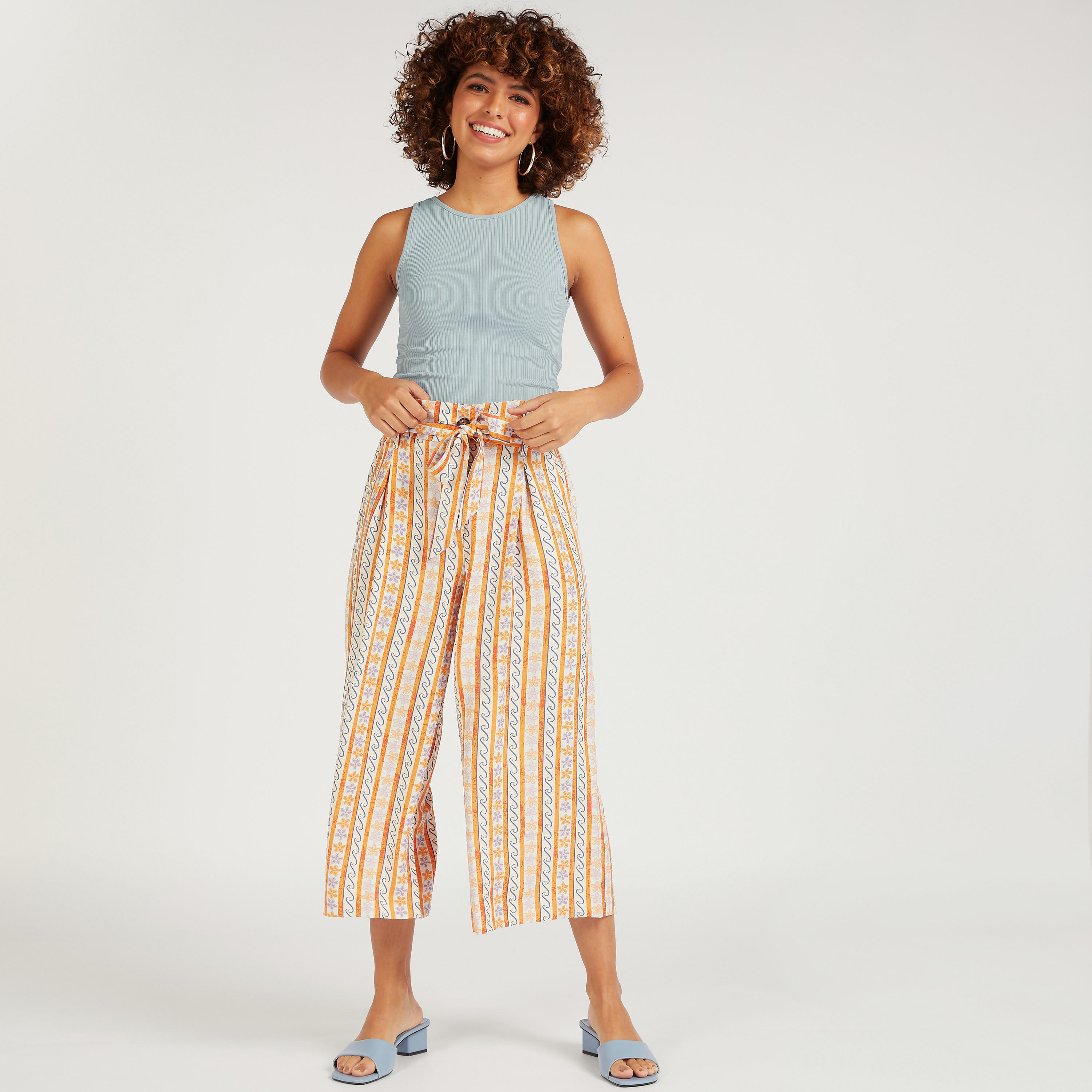 بنطلون كولوتيس بخصر مرتفع وحزام وأزرار وجيوب وطبعات-women-clothing-bottoms-trousers-image-2