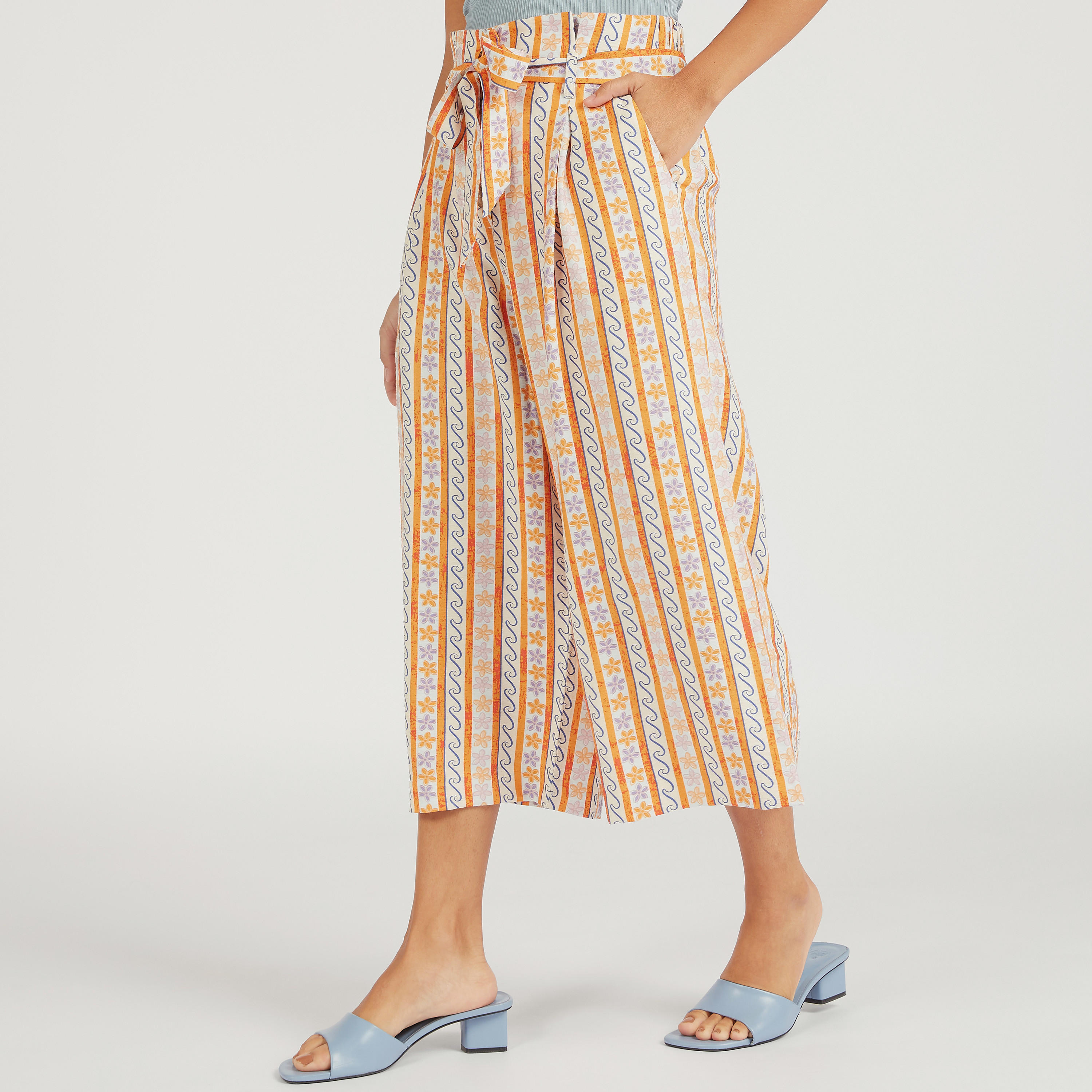بنطلون كولوتيس بخصر مرتفع وحزام وأزرار وجيوب وطبعات-women-clothing-bottoms-trousers-image-5