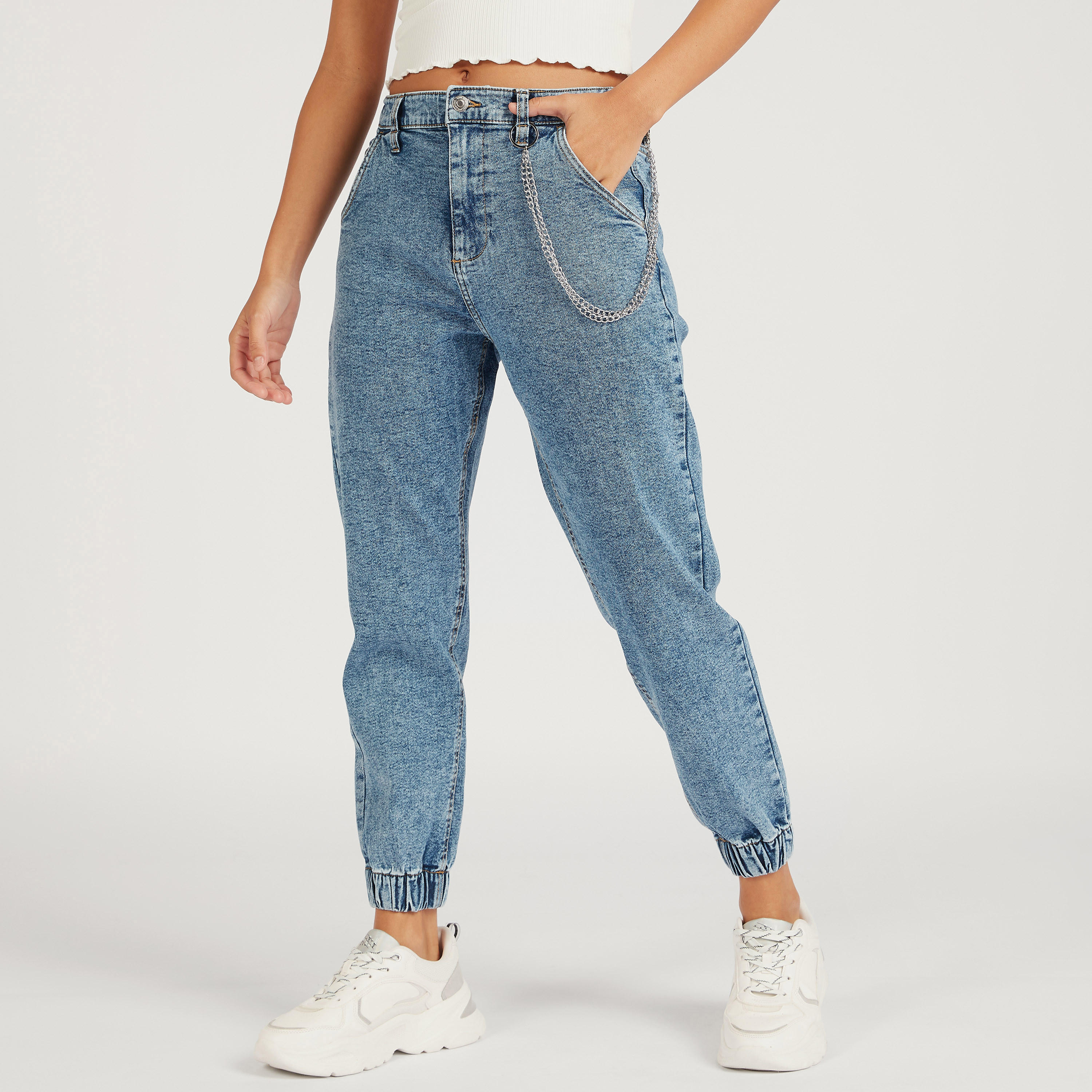 بنطلون رياضي دنيم سادة بخصر مرتفع وزينة سلسلة-women-clothing-bottoms-joggers-image-1