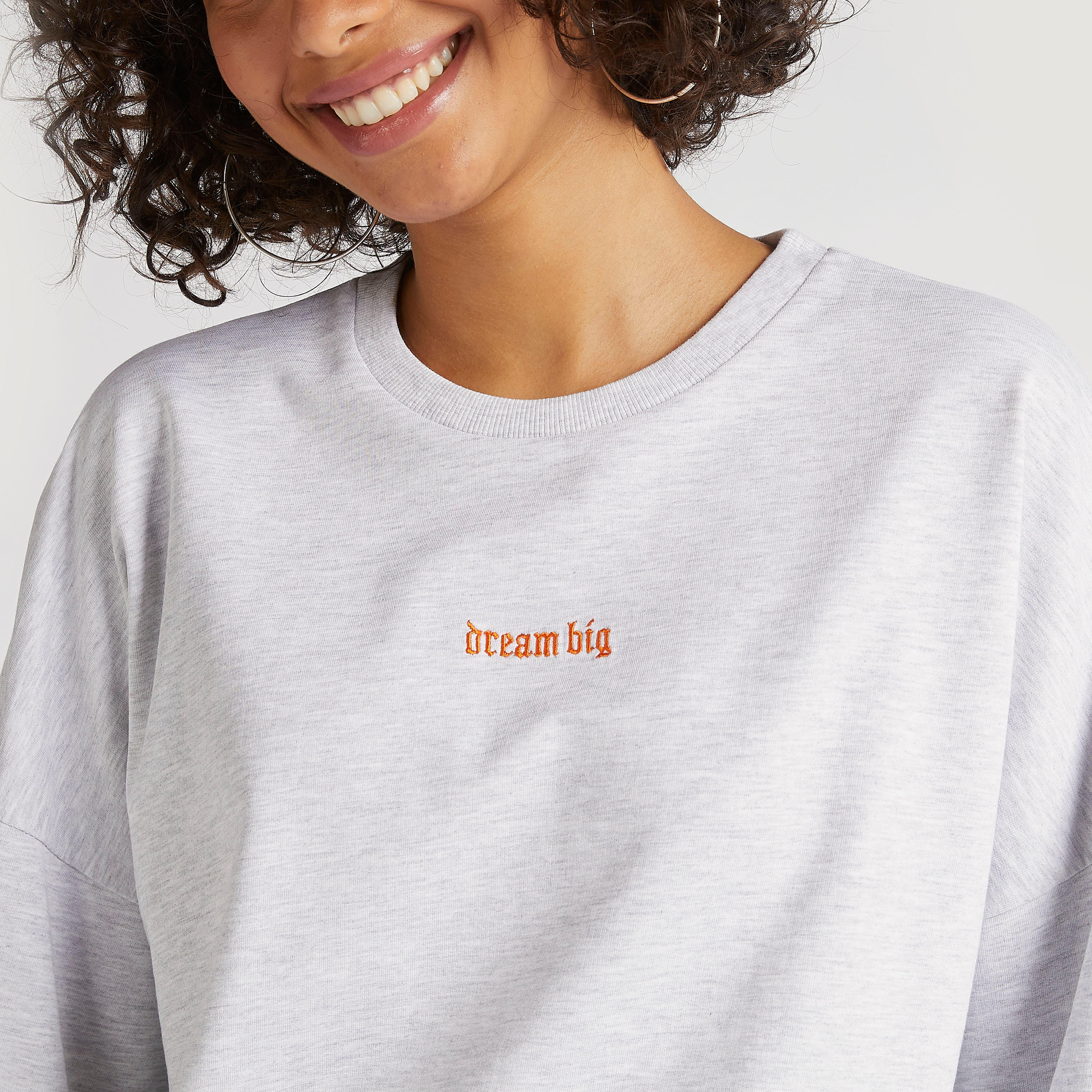 سويت شيرت مطرّز بياقة ضيّقة وأكمام طويلة-women-winterwear-hoodiesandsweatshirts-sweatshirts-image-5