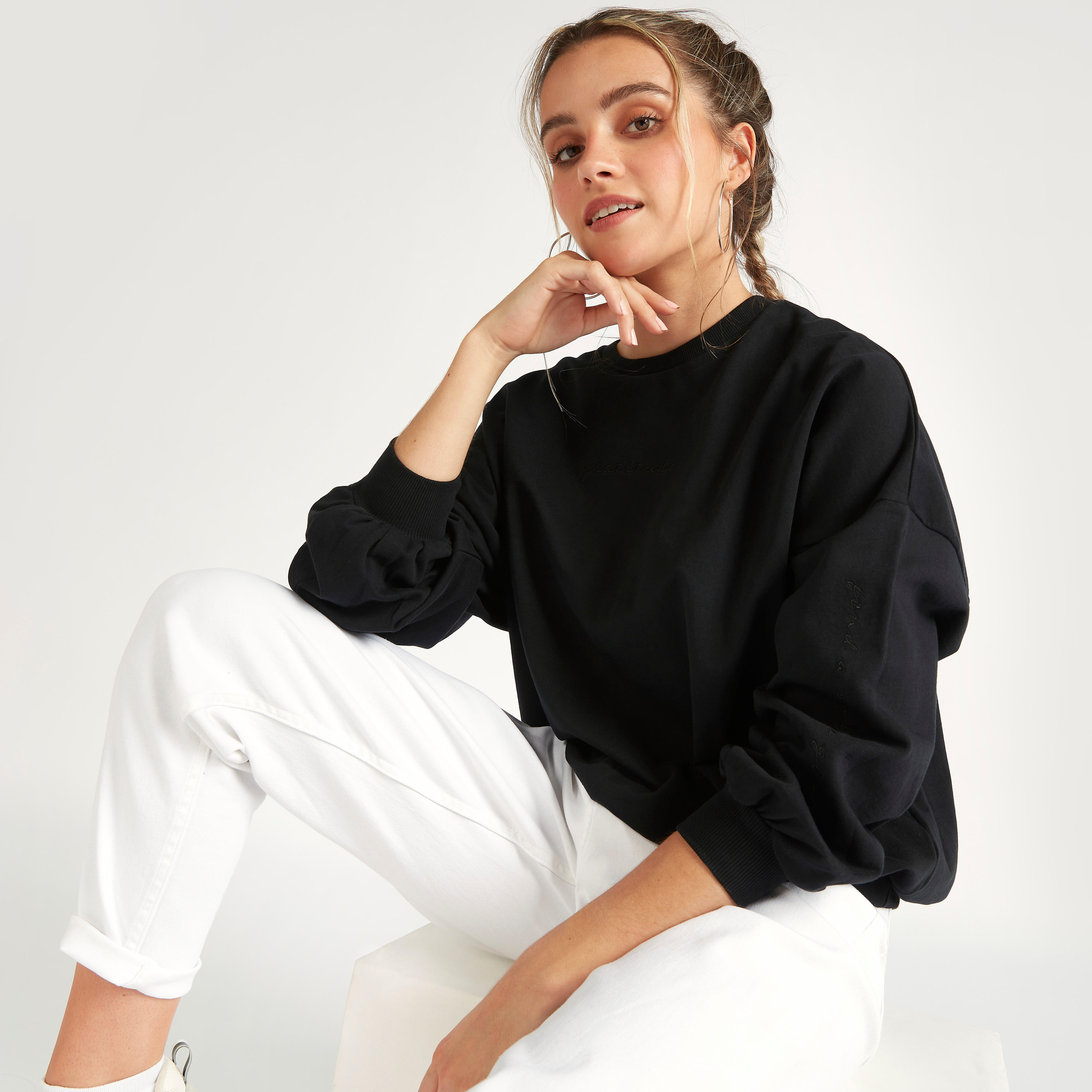 سويت شيرت سادة بياقة ضيّقة وأكمام طويلة-women-winterwear-hoodiesandsweatshirts-sweatshirts-image-5