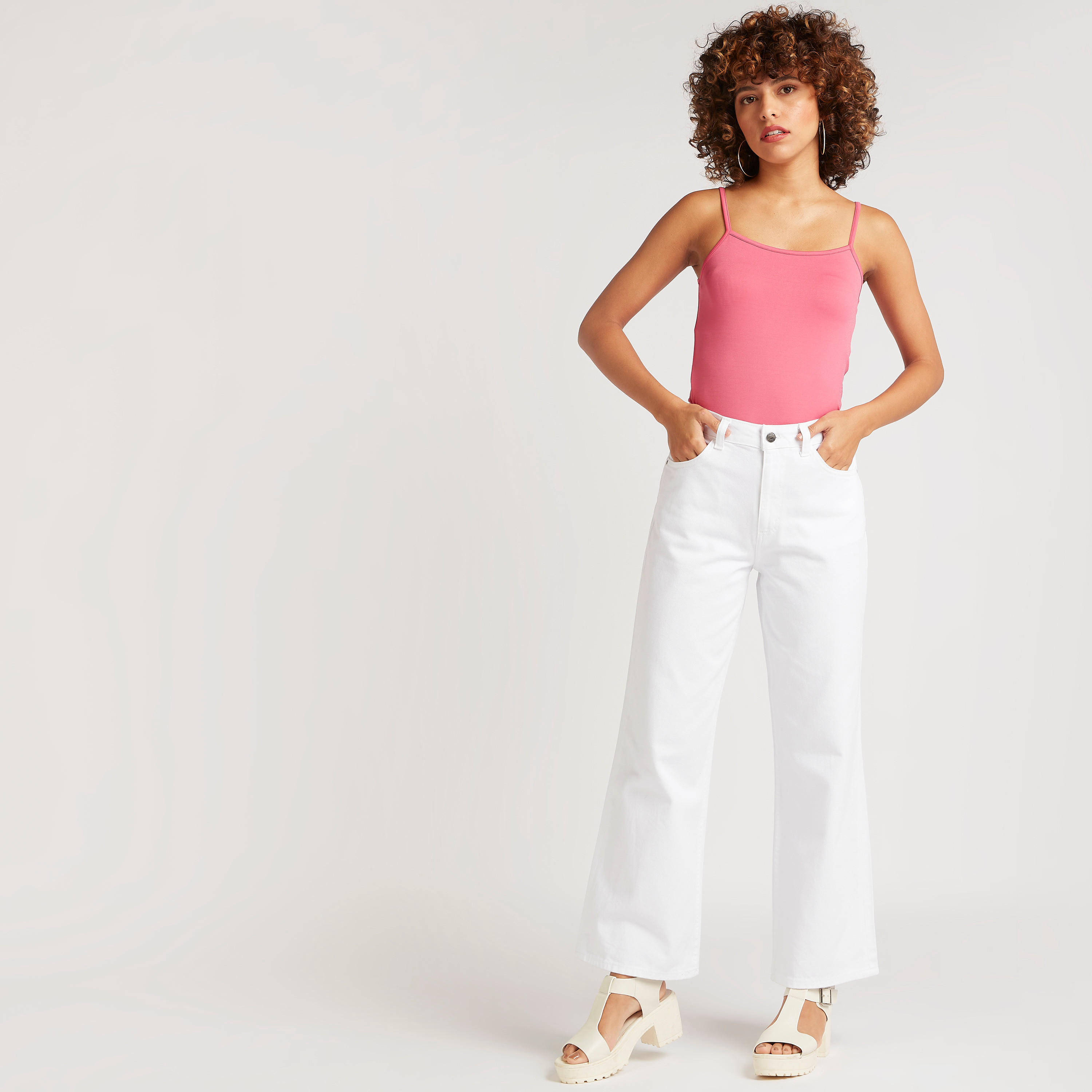 بنطلون جينز سادة بقصّة مريحة وخصر مرتفع -women-clothing-bottoms-jeans-image-3