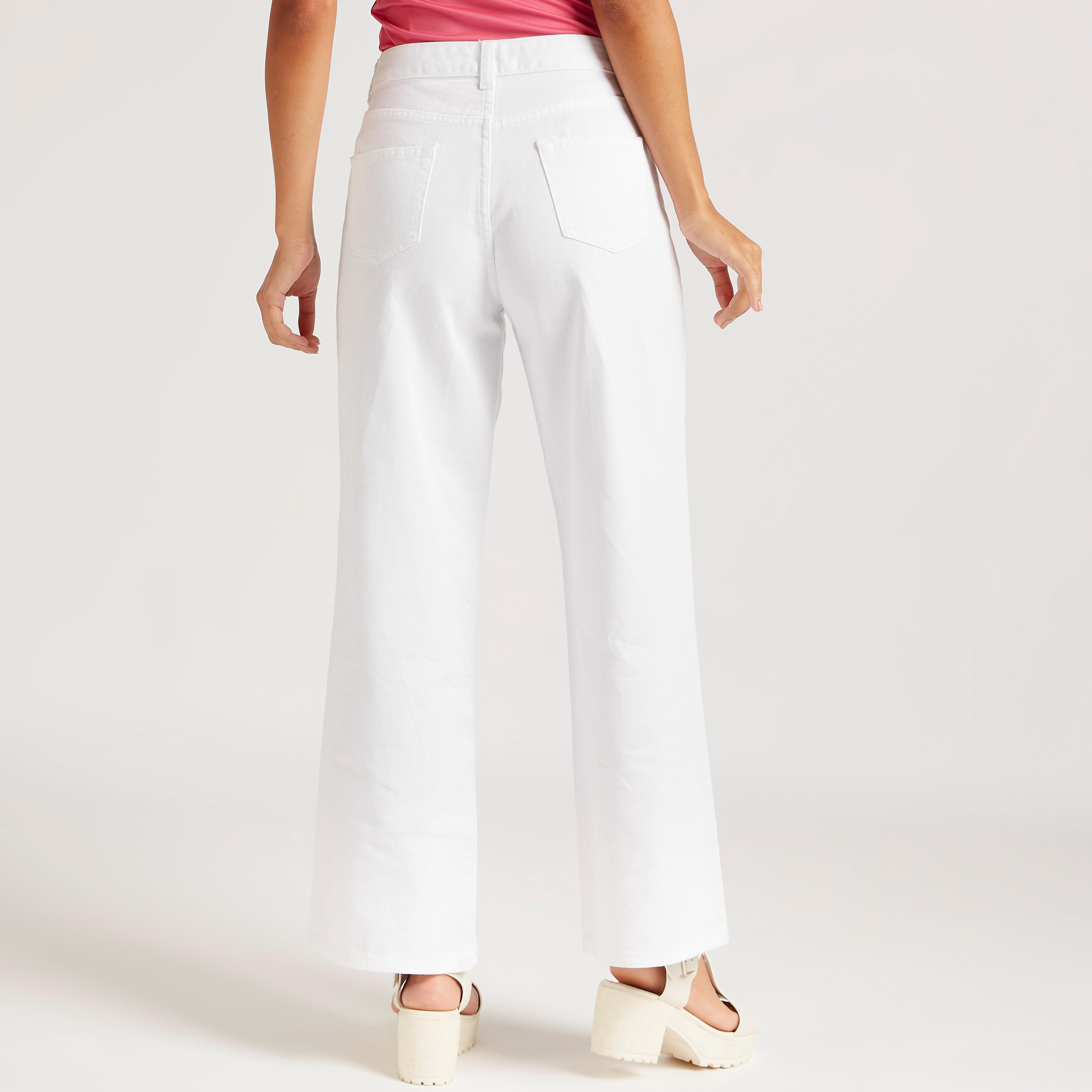 بنطلون جينز سادة بقصّة مريحة وخصر مرتفع -women-clothing-bottoms-jeans-image-1