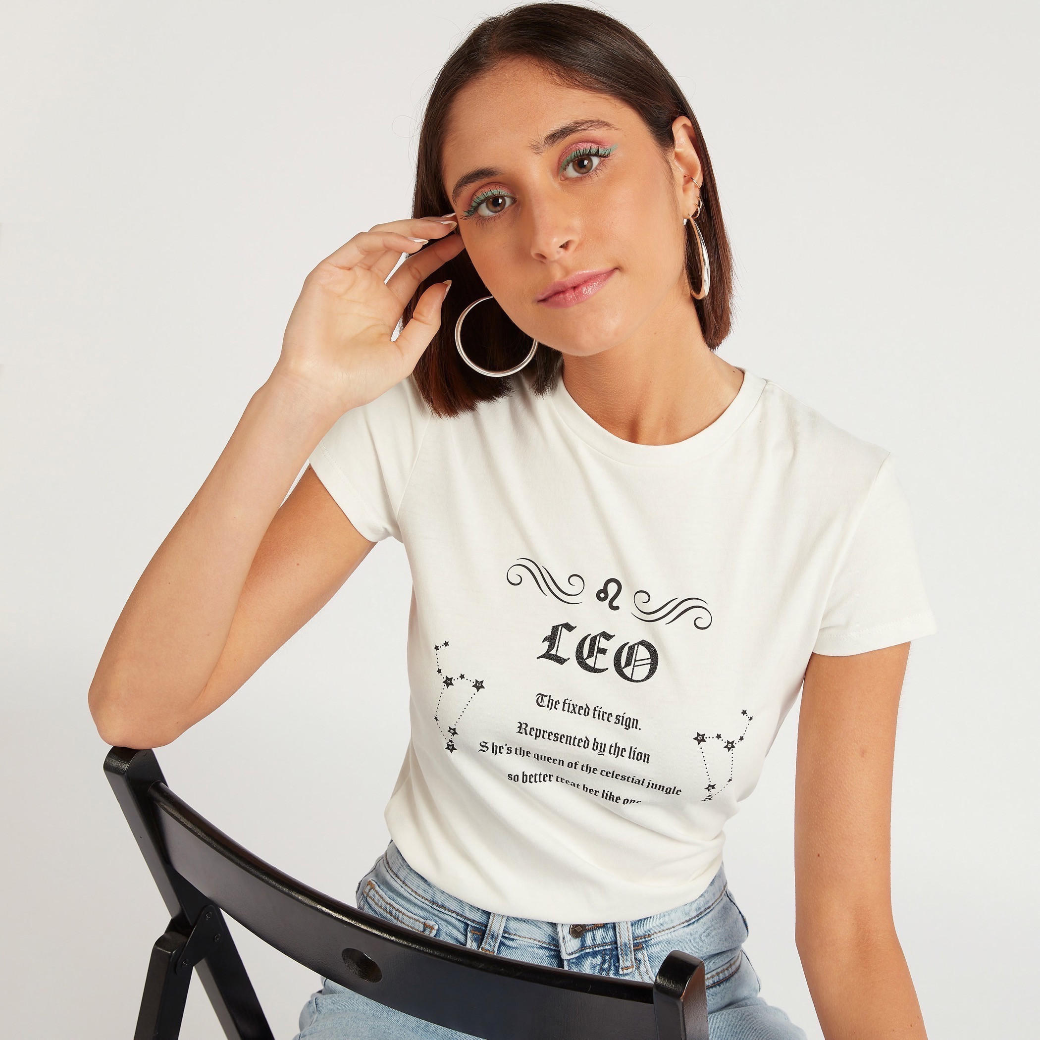 تيشيرت بياقة ضيّقة وأكمام كاب وطبعات أبراج فلكية-women-clothing-tshirts-image-1